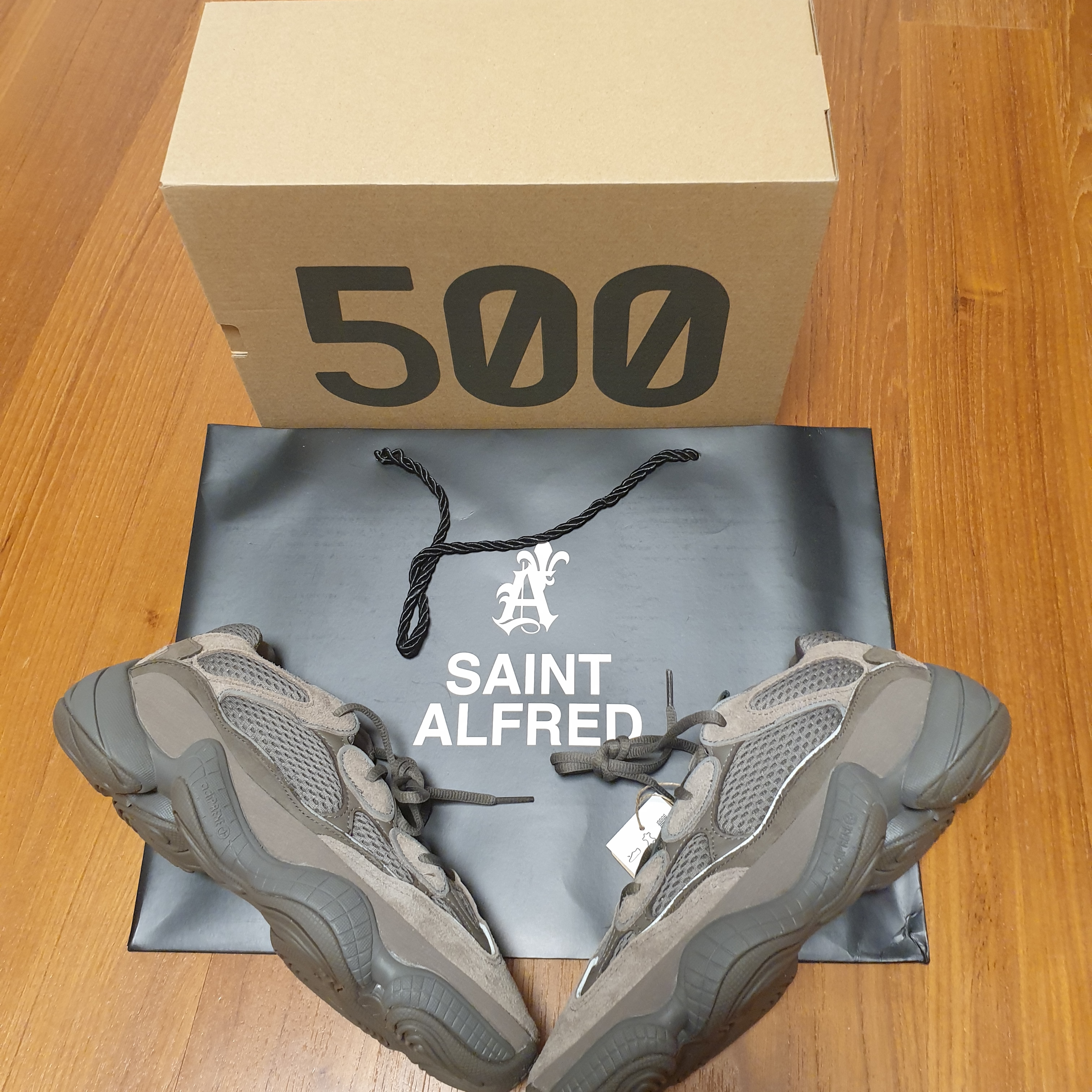 Adidas Yeezy 500 Clay Brown 착용 스타일 - 2