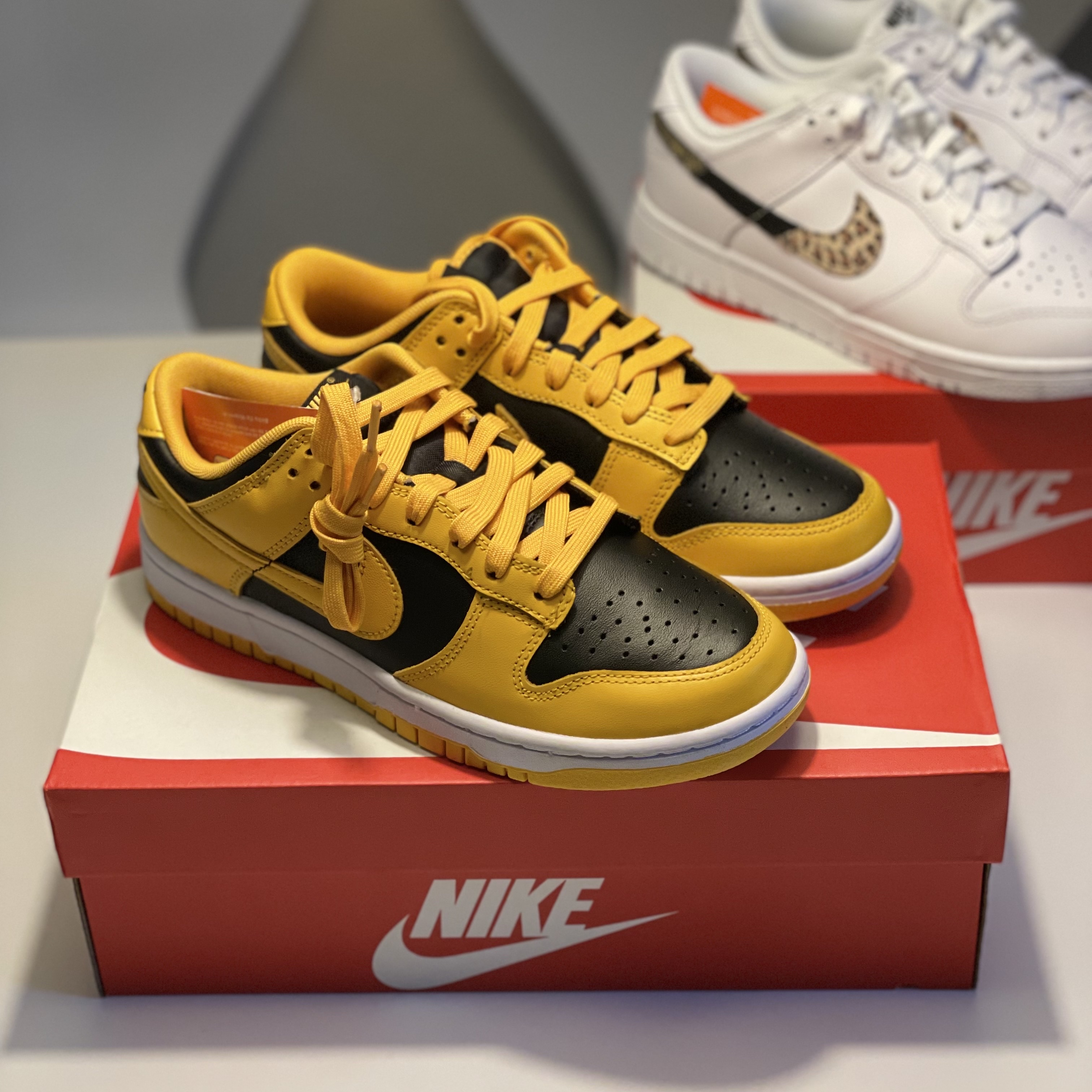 Nike Dunk Low Retro Championship Goldenrod, (W) Nike Dunk Low SE Primal White 착용 스타일 - 3