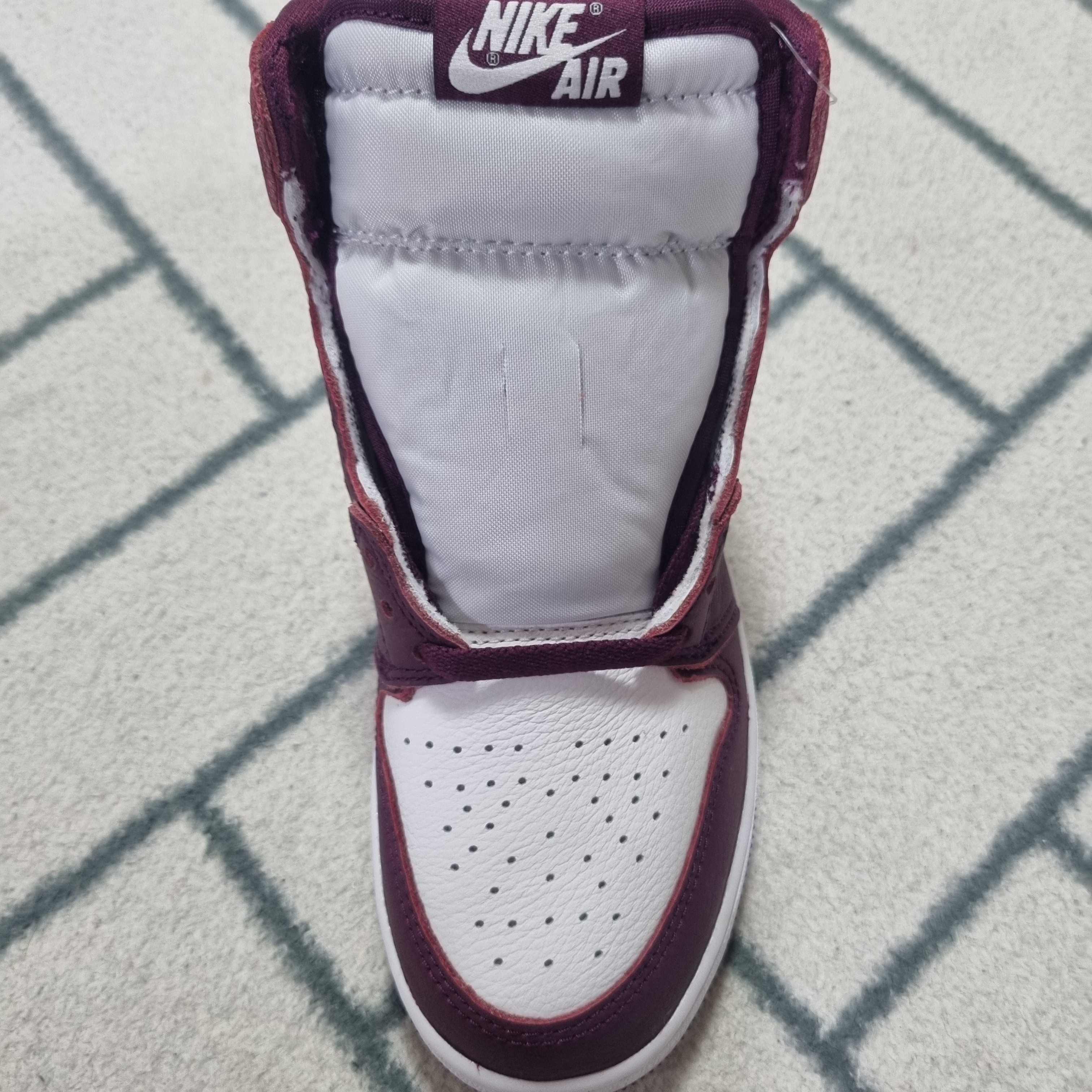 (GS) Jordan 1 Retro High OG Bordeaux 착용 스타일 - 1