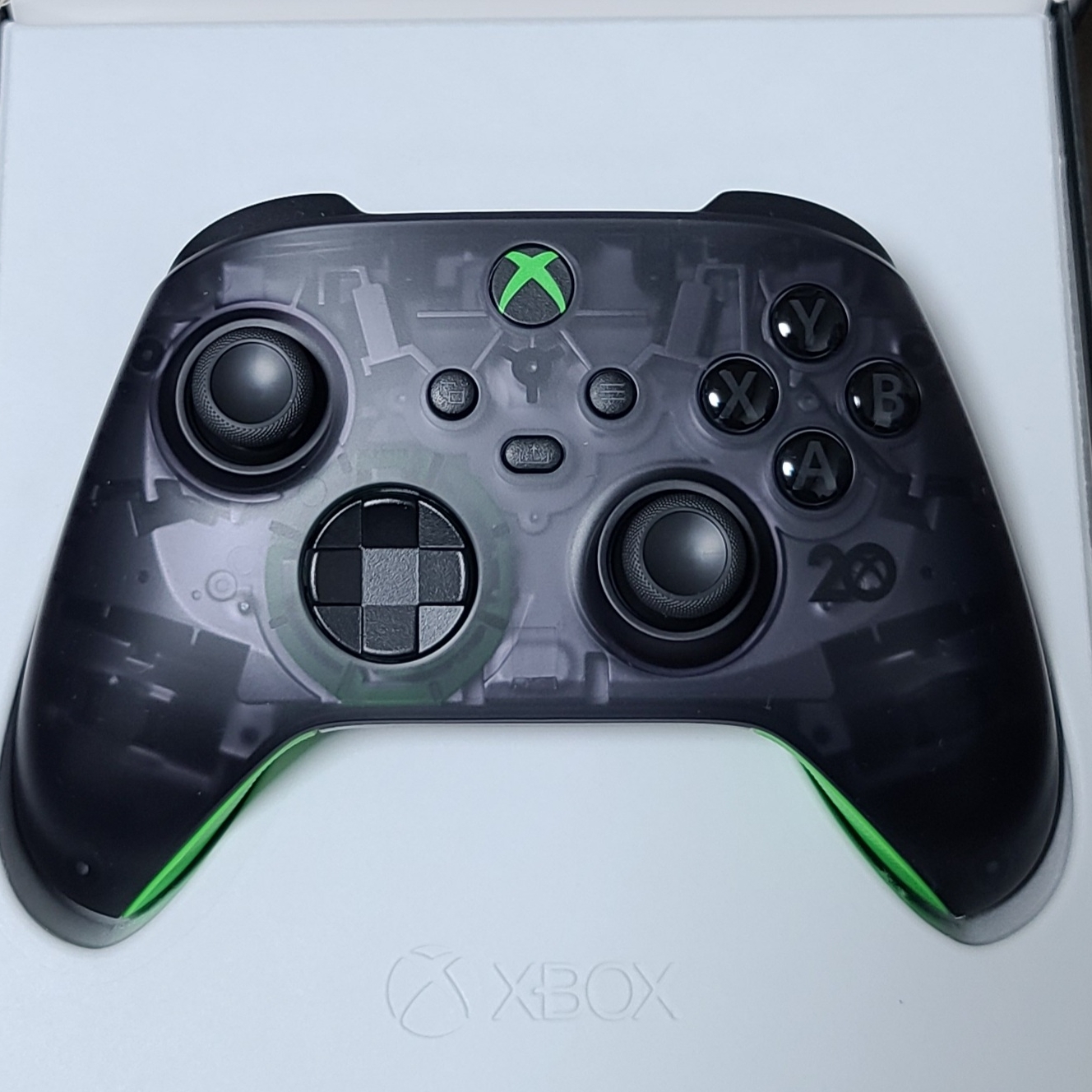 Xbox Series X (220V), Xbox Wireless Controller 20th Anniversary Special Edition (Korean Ver.) 착용 스타일 - 2
