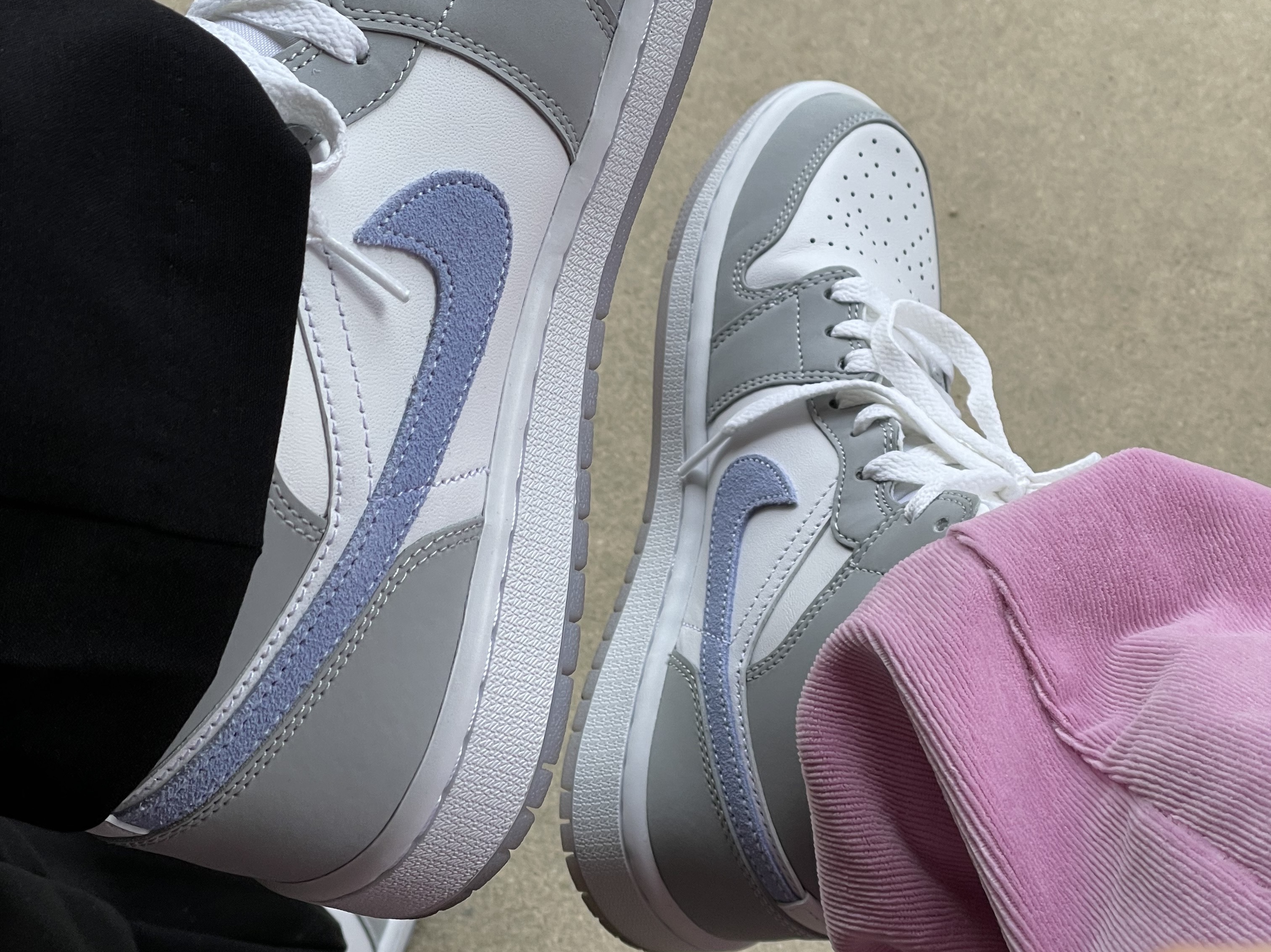 (W) Jordan 1 Mid Wolf Grey 착용 스타일 - 2