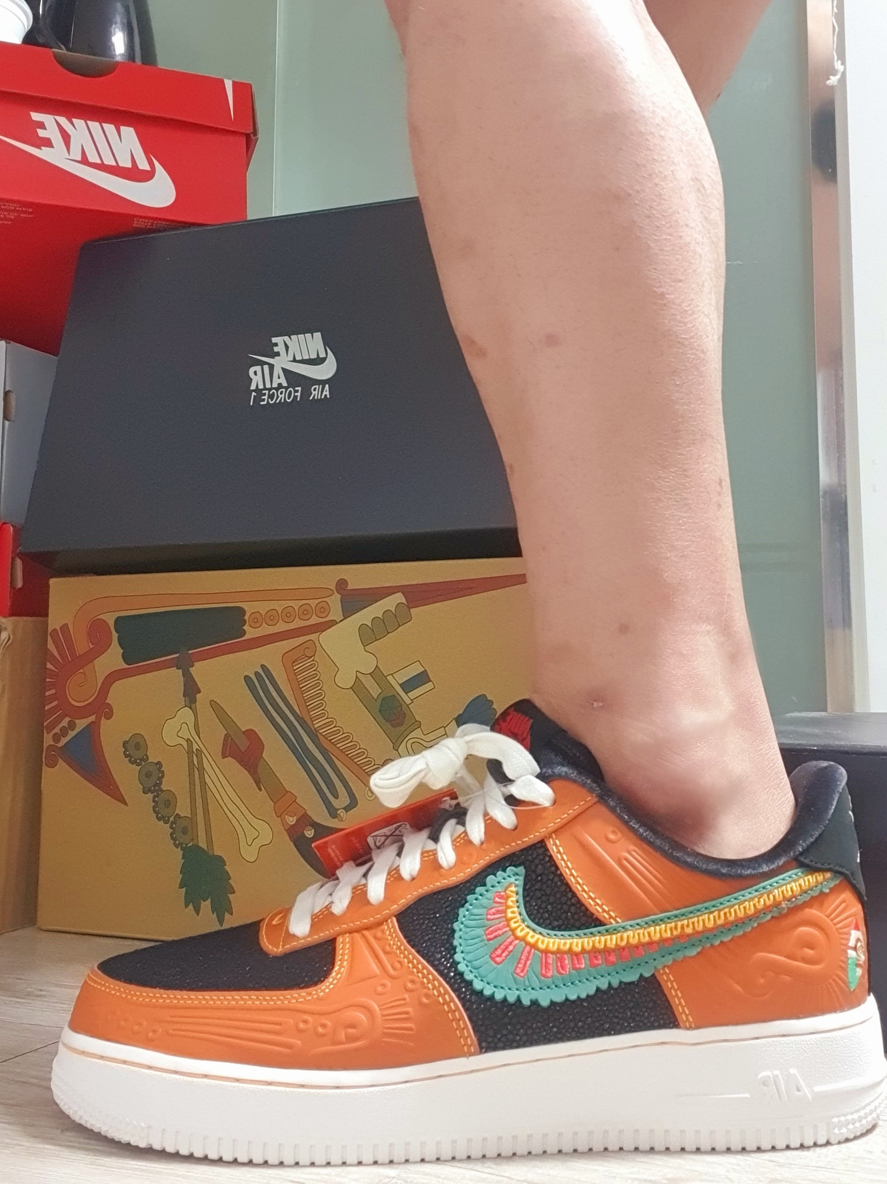 Nike Air Force 1 '07 LX Siempre Familia 착용 스타일 - 1