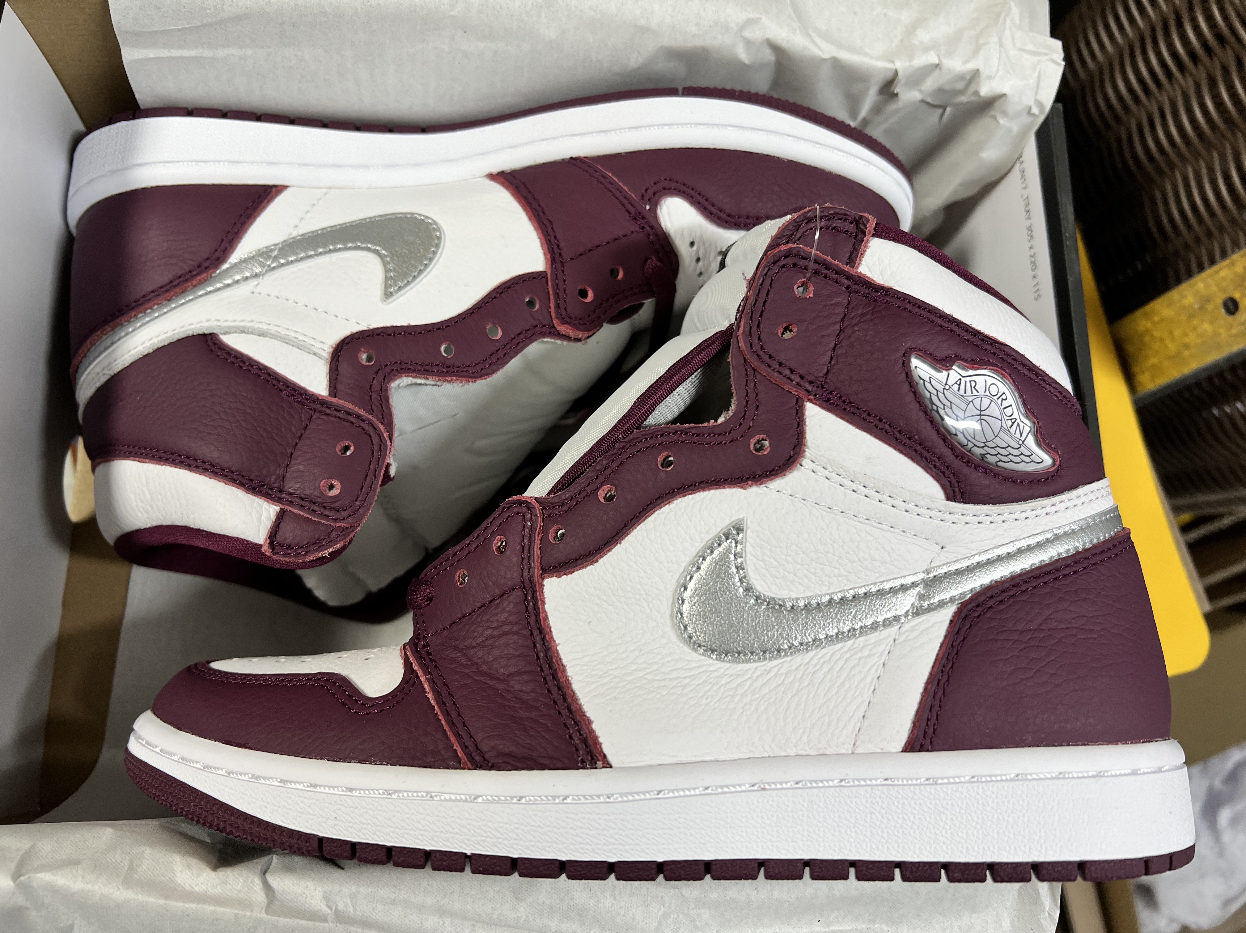 Jordan 1 Retro High OG Bordeaux 착용 스타일 - 1