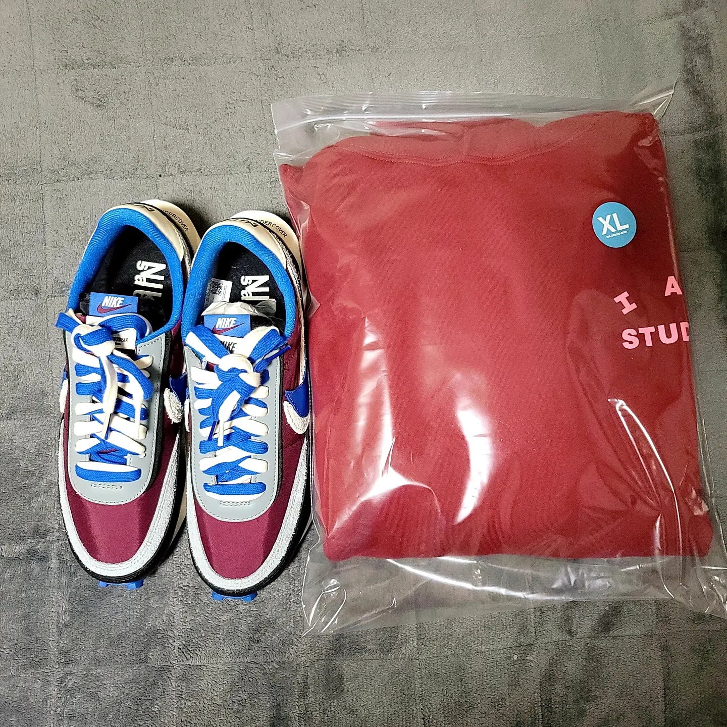 Nike x Sacai x Undercover LDWaffle Night Maroon Team Royal, IAB Studio Hoodie Raspberry 착용 스타일 - 1