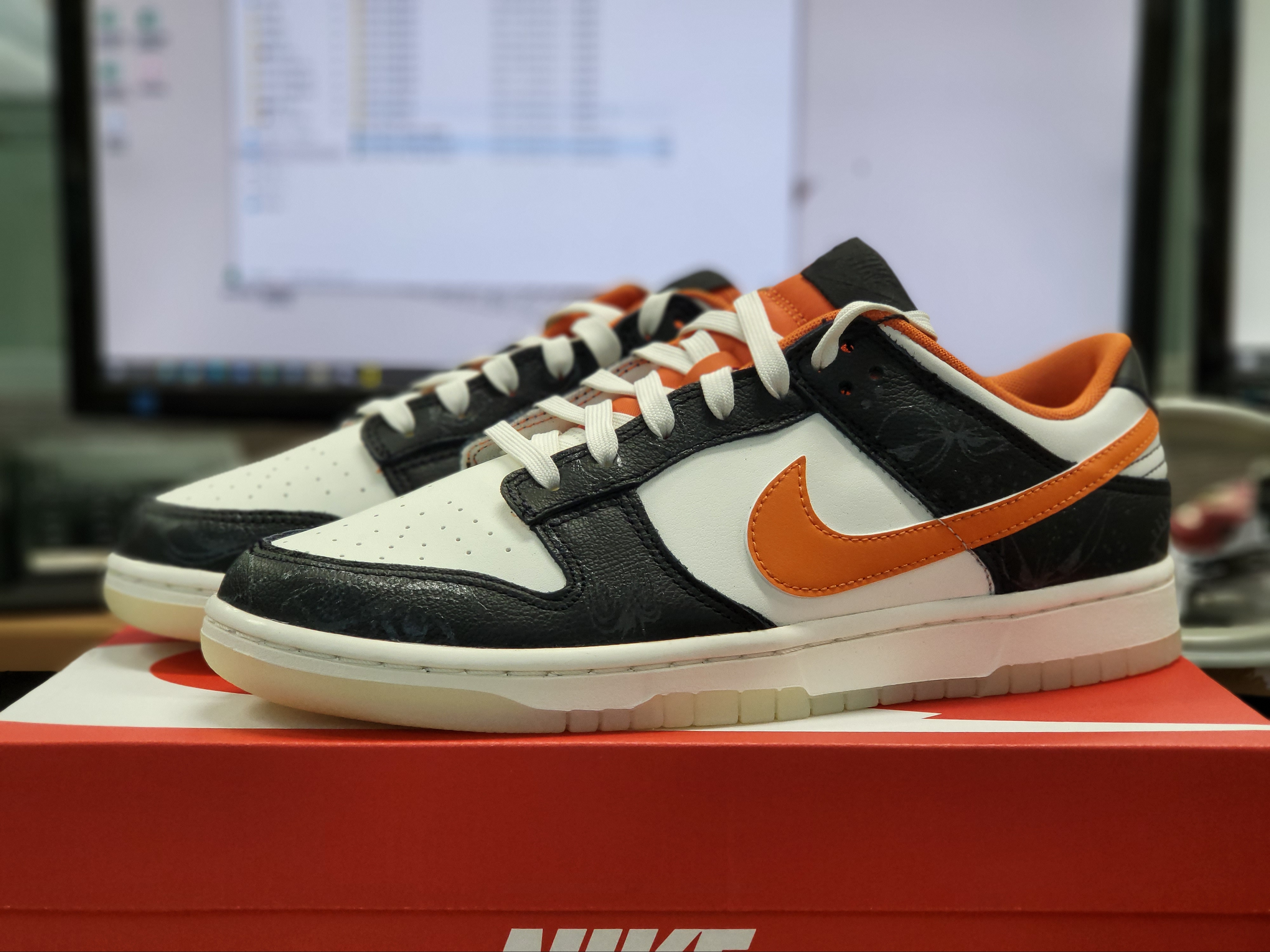 Nike Dunk Low Retro PRM Halloween 착용 스타일