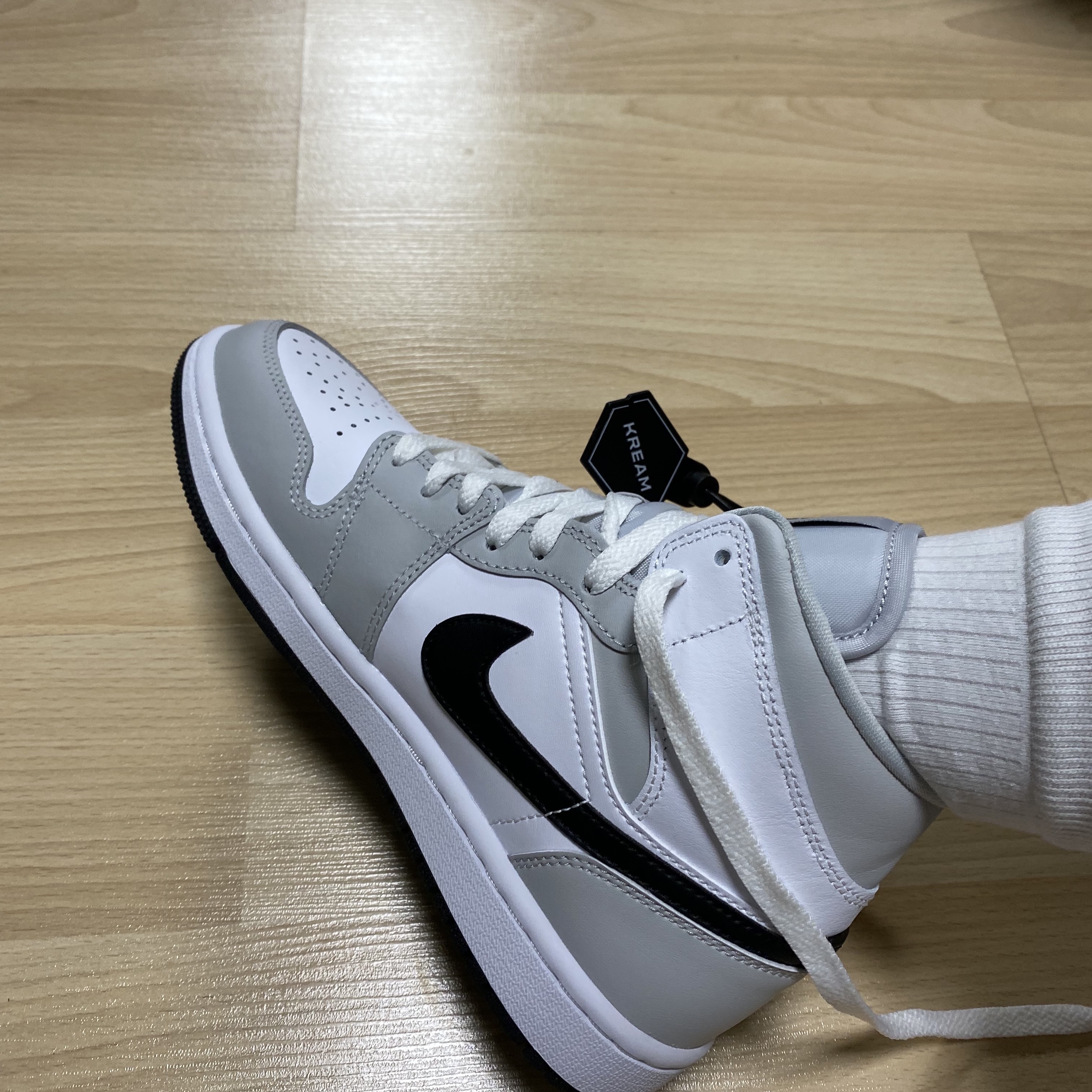 (W) Jordan 1 Mid Grey Fog 착용 스타일 - 3