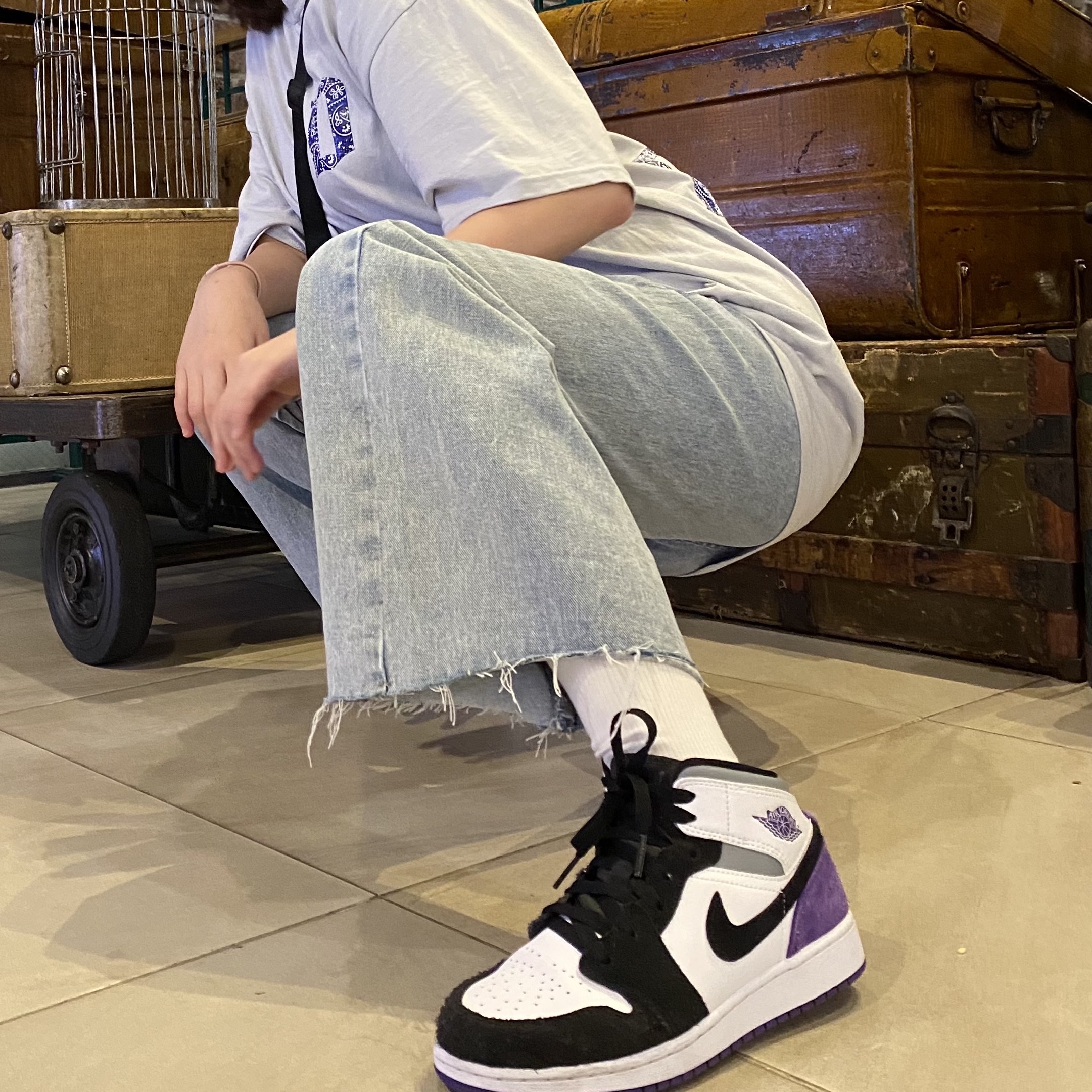 (GS) Jordan 1 Mid SE Court Purple 착용 스타일 - 1