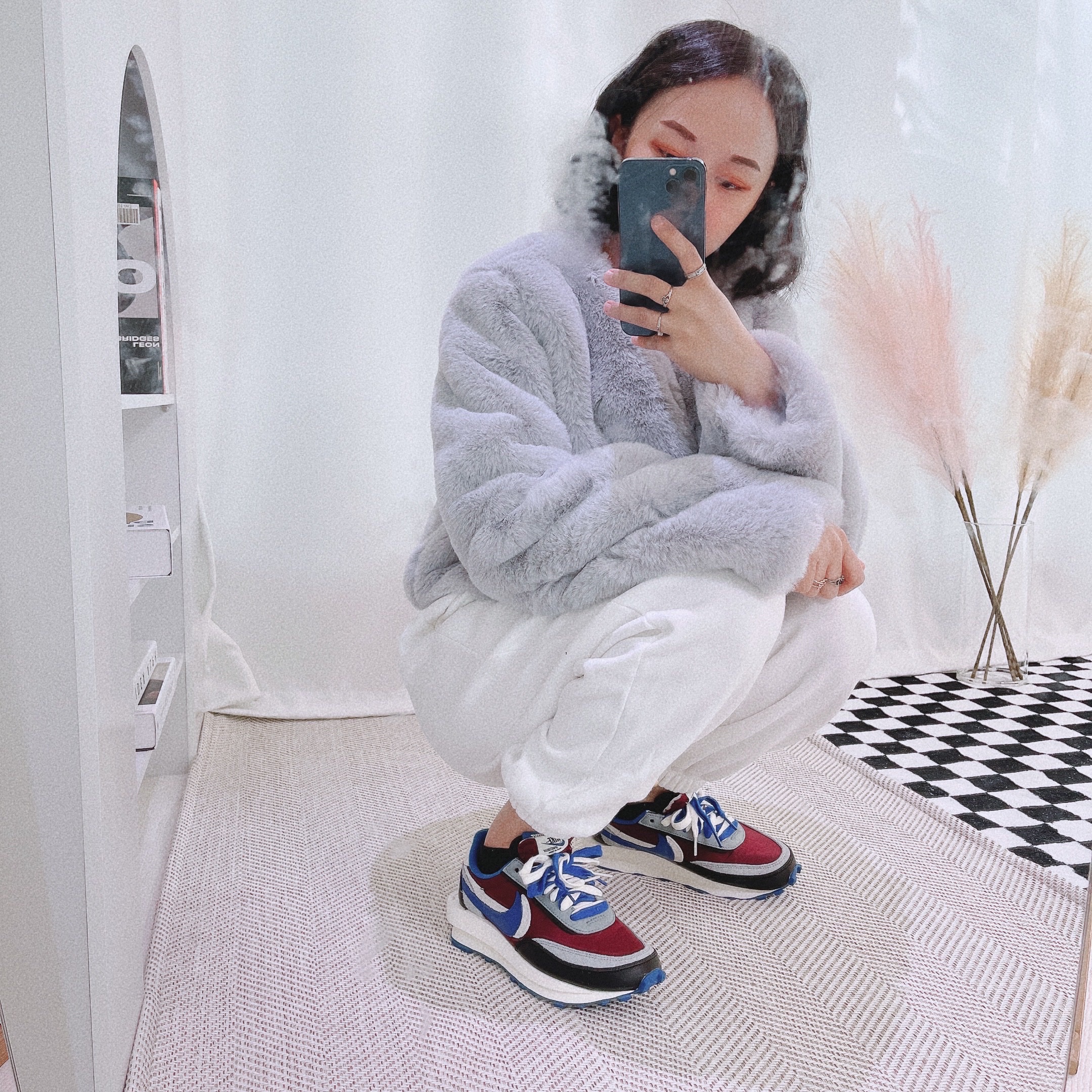 Nike x Sacai x Undercover LDWaffle Night Maroon Team Royal 착용 스타일 - 2