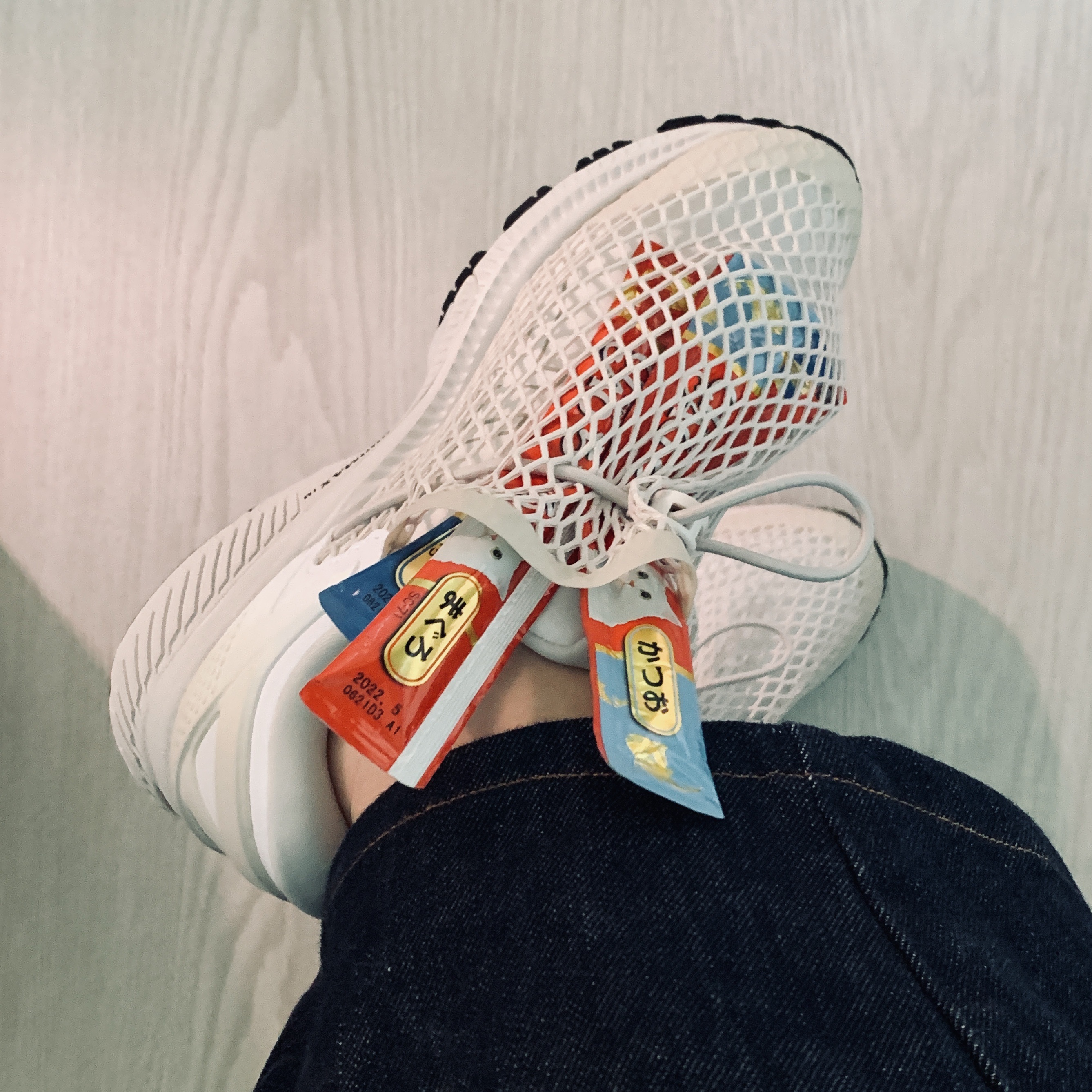Asics x Vivienne Westwood Gel-Kayano 26 Birch White 착용 스타일 - 1