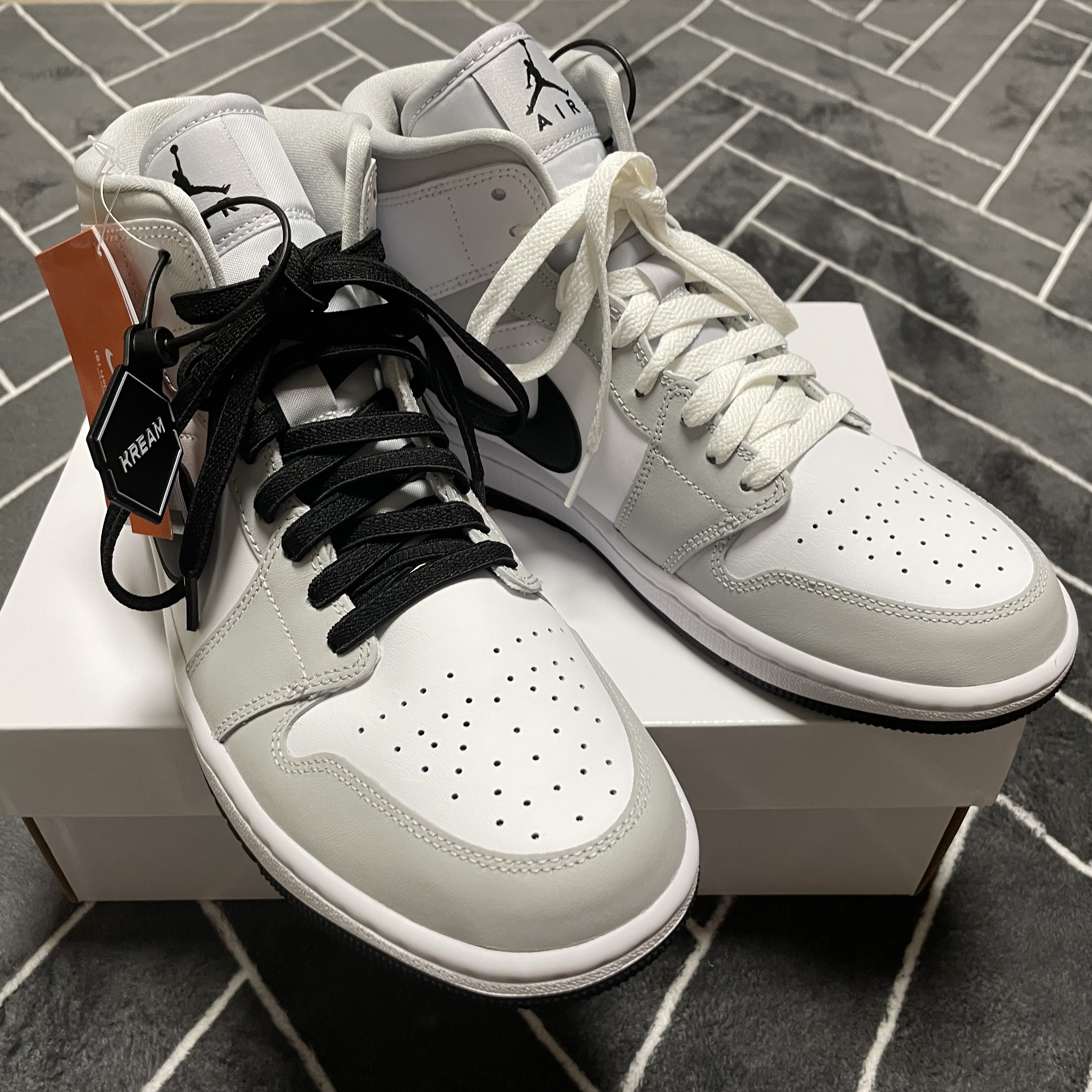 (W) Jordan 1 Mid Grey Fog 착용 스타일 - 1