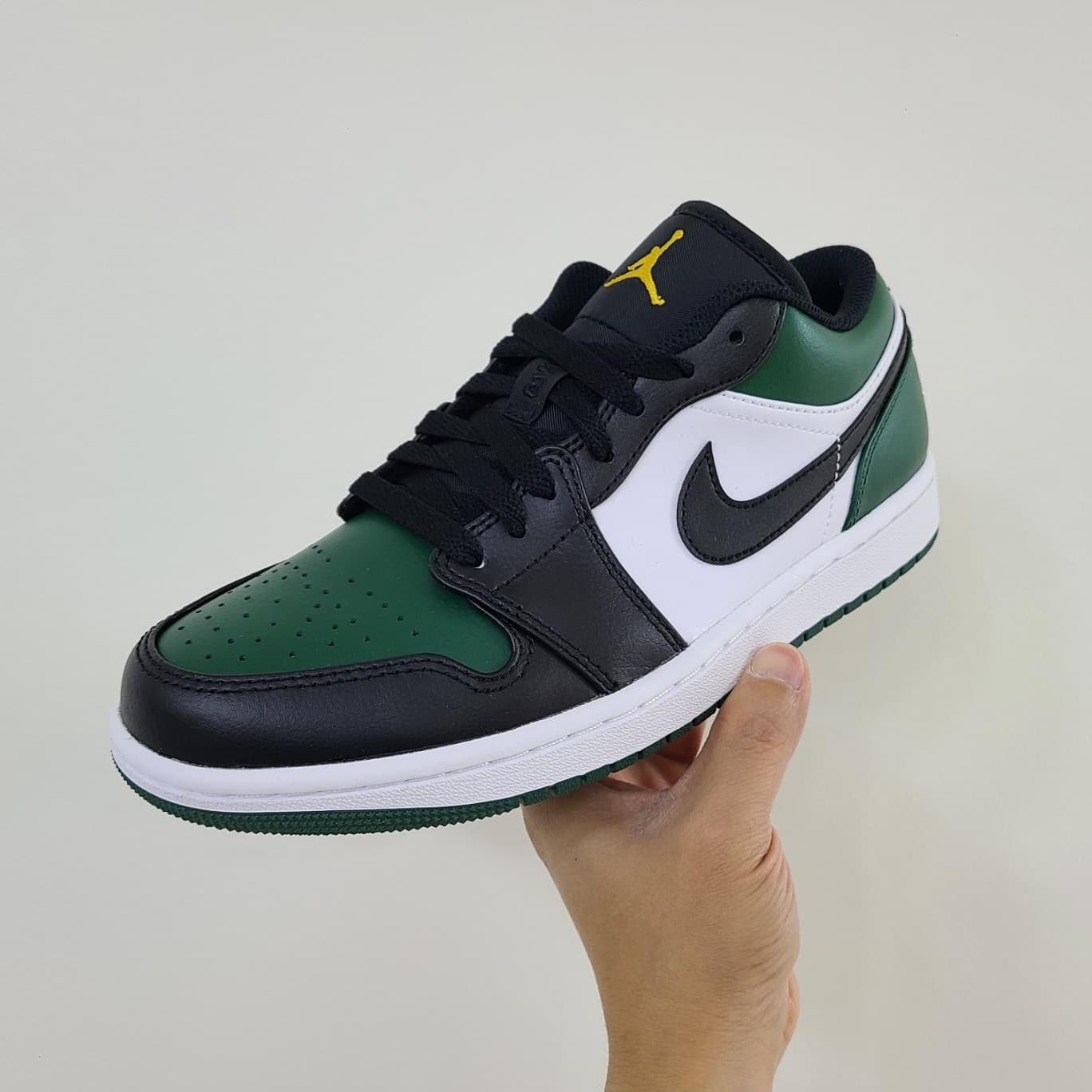 Jordan 1 Low Green Toe 착용 스타일 - 1