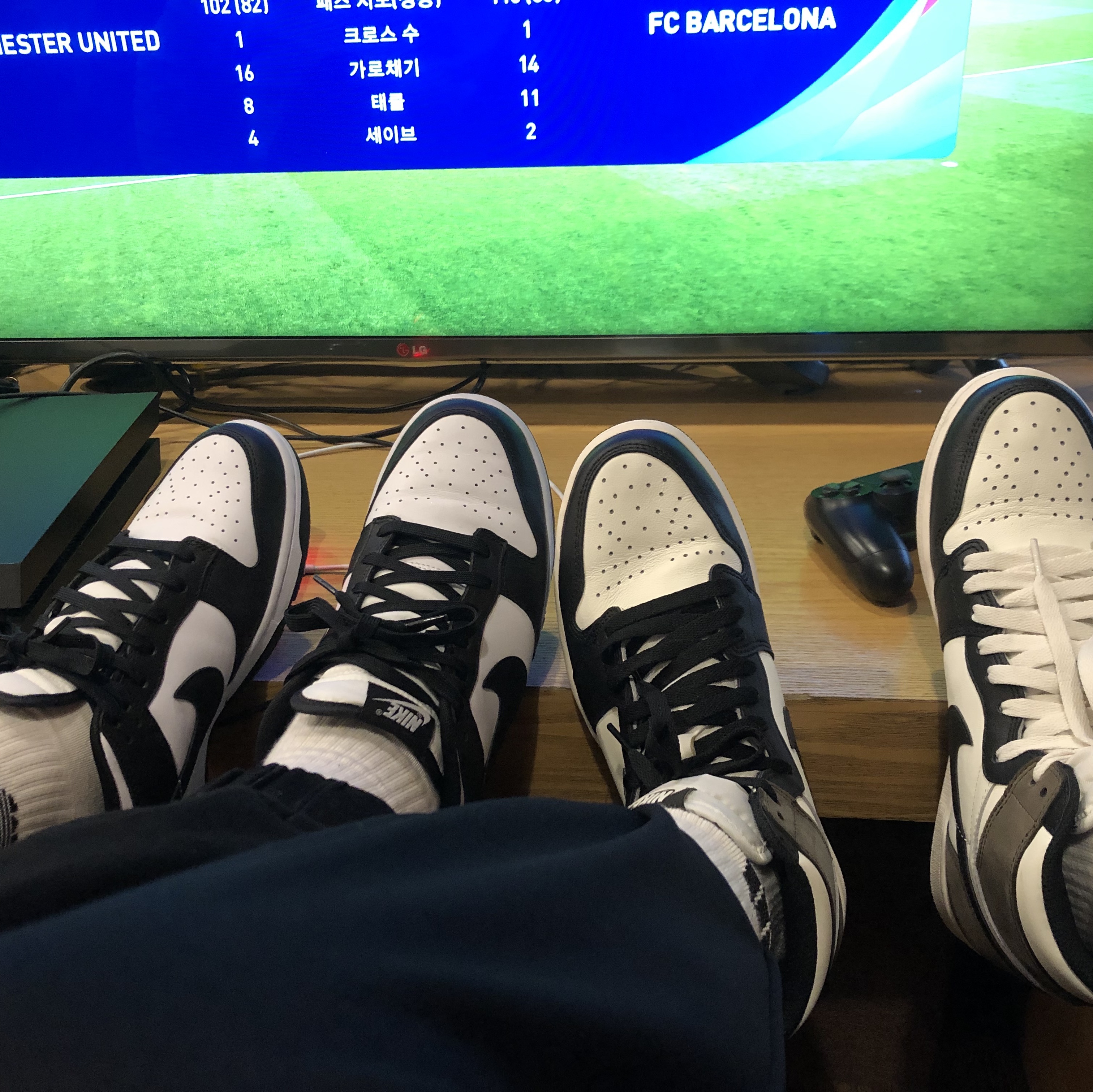 Jordan 1 Retro High OG Black Mocha, Nike Dunk Low Retro Black 착용 스타일