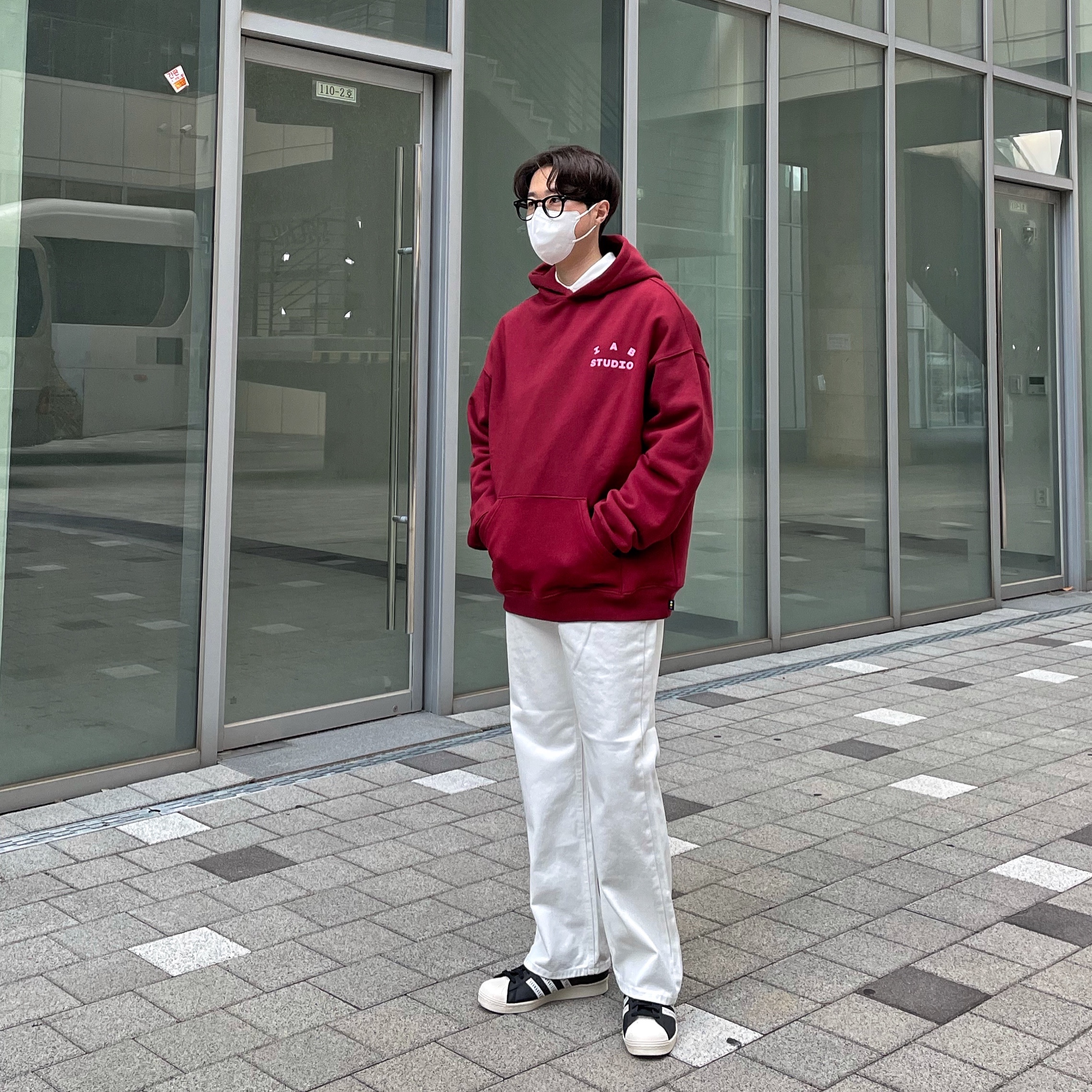IAB Studio Hoodie Raspberry, Adidas x Human Made Superstar Black White 착용 스타일