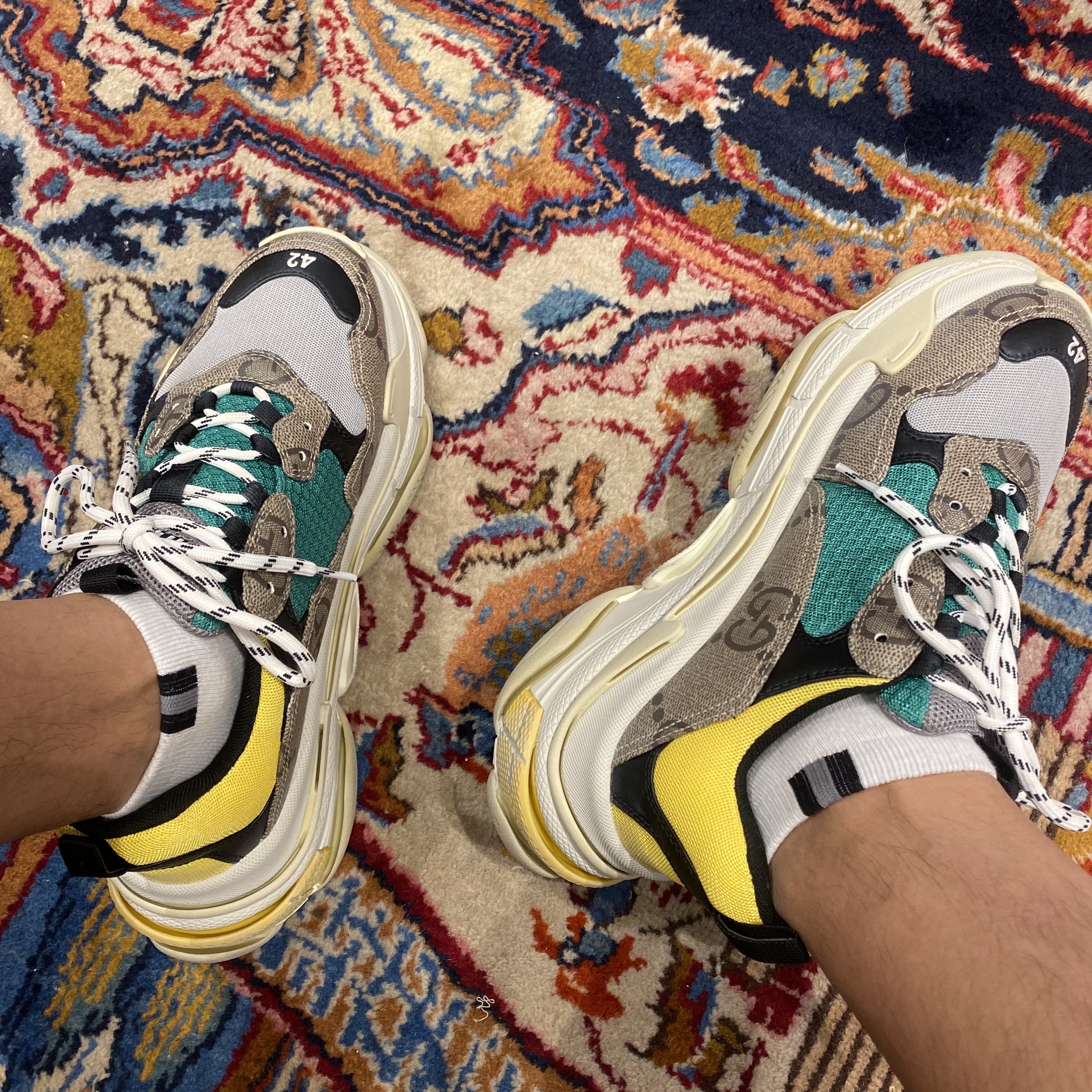Balenciaga x Gucci The Hacker Project Triple S Sneakers Beige Ebony GG Supreme Yellow Green 착용 스타일 - 1
