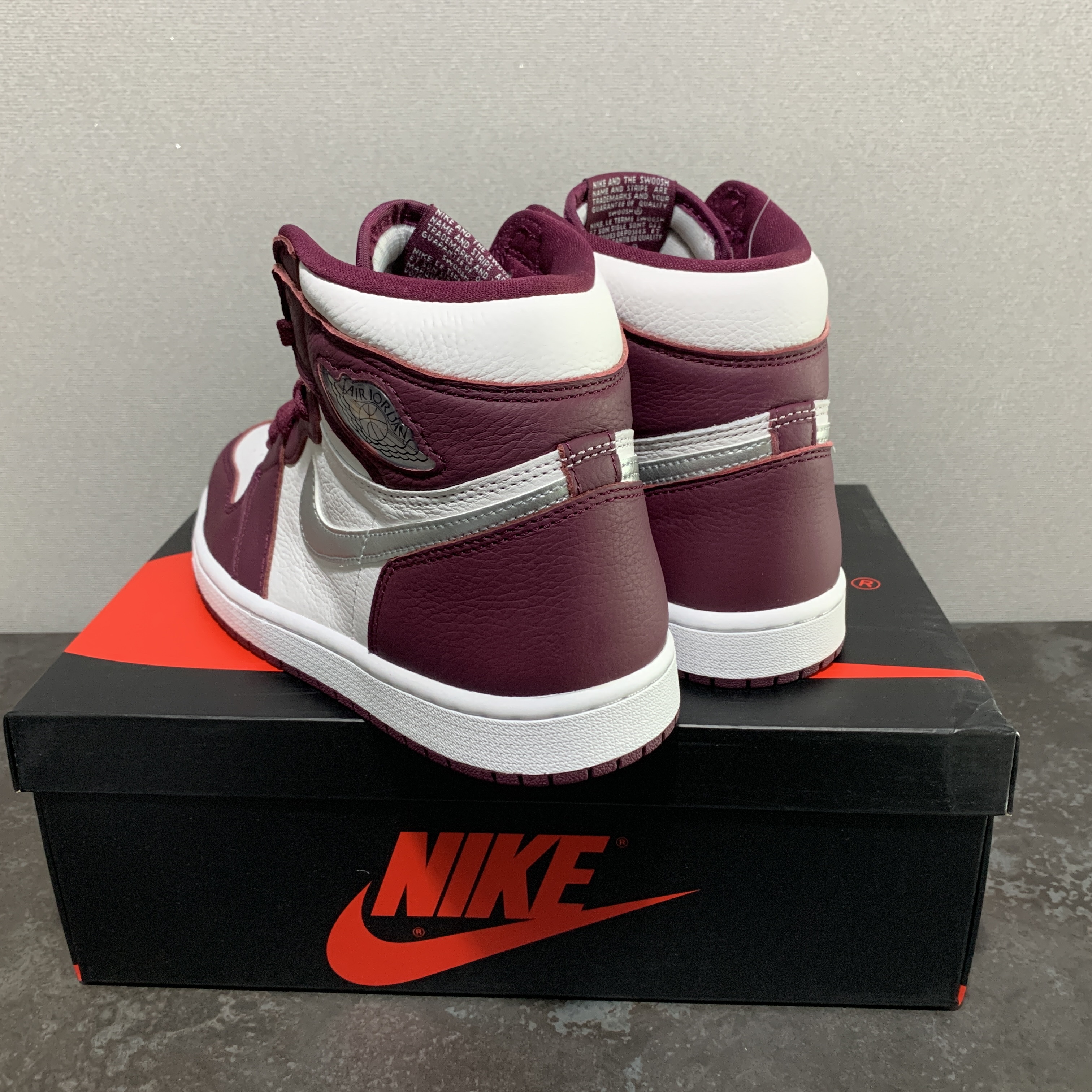 Jordan 1 Retro High OG Bordeaux 착용 스타일 - 3