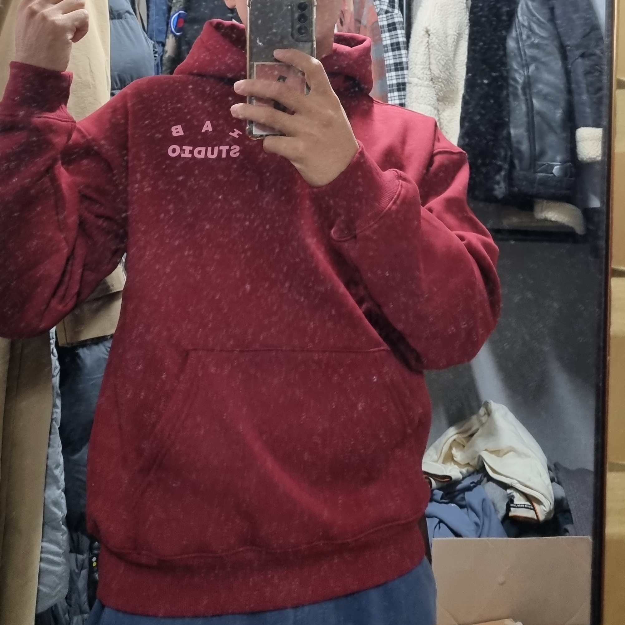 IAB Studio Hoodie Raspberry 착용 스타일 - 2