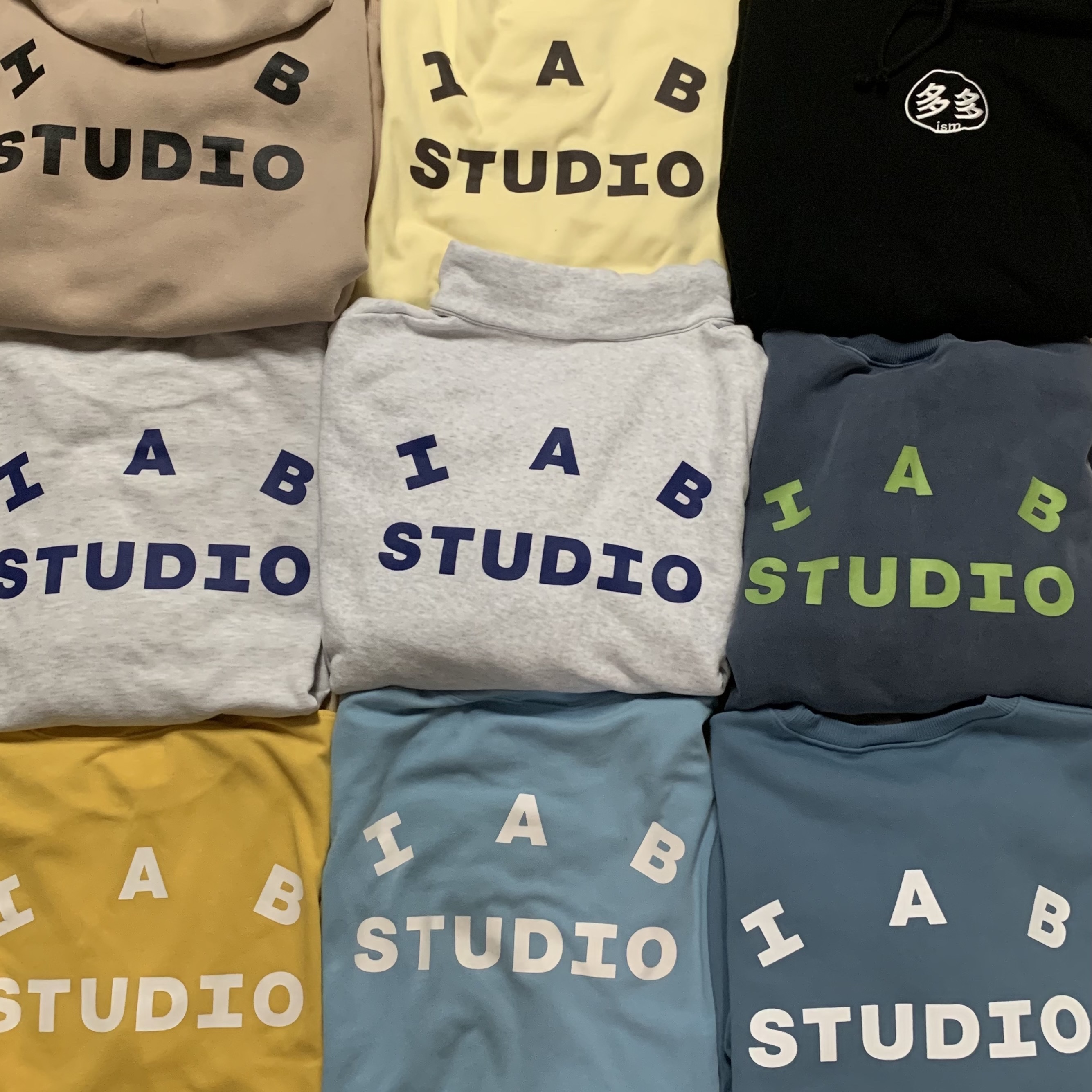 IAB Studio Crewneck Sky Blue, IAB Studio Half Zip Pullover Light Gray 착용 스타일