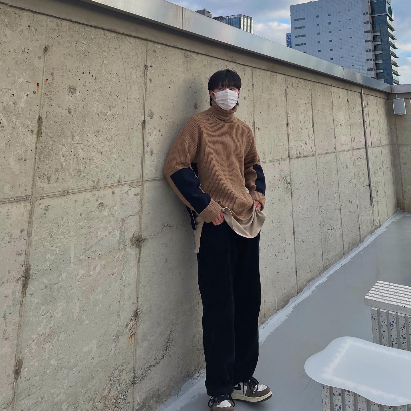 Jordan 1 x Travis Scott Retro High OG SP Mocha 착용 스타일 - 1