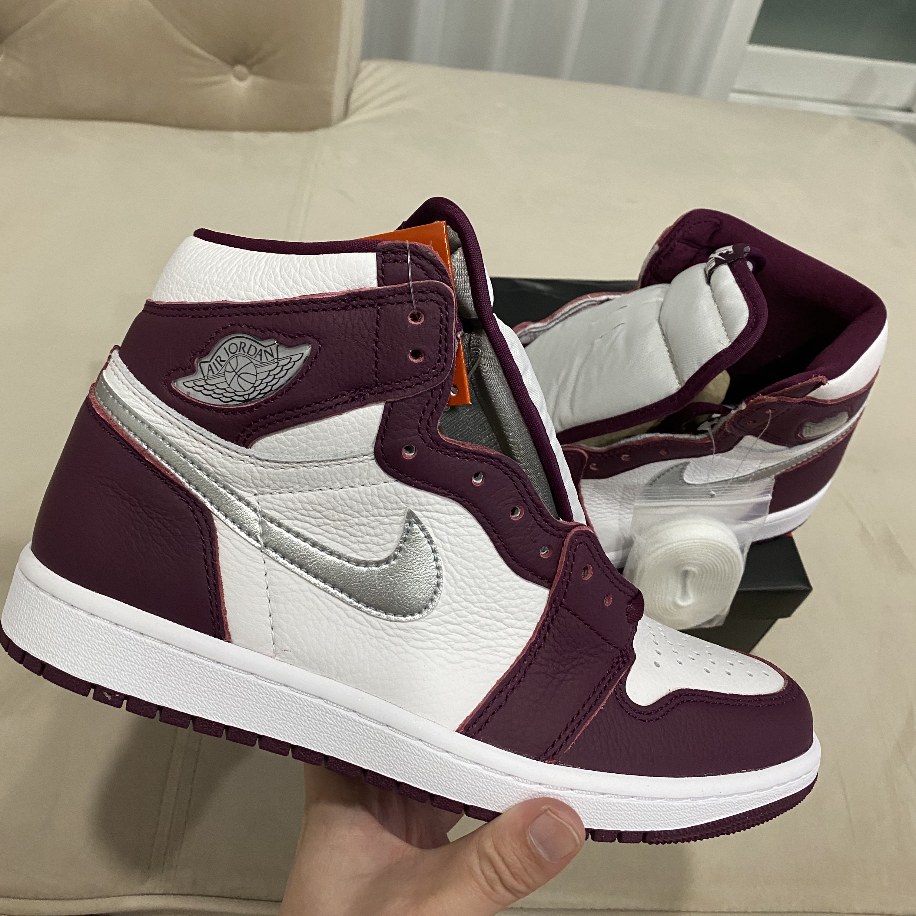 Jordan 1 Retro High OG Bordeaux 착용 스타일 - 1