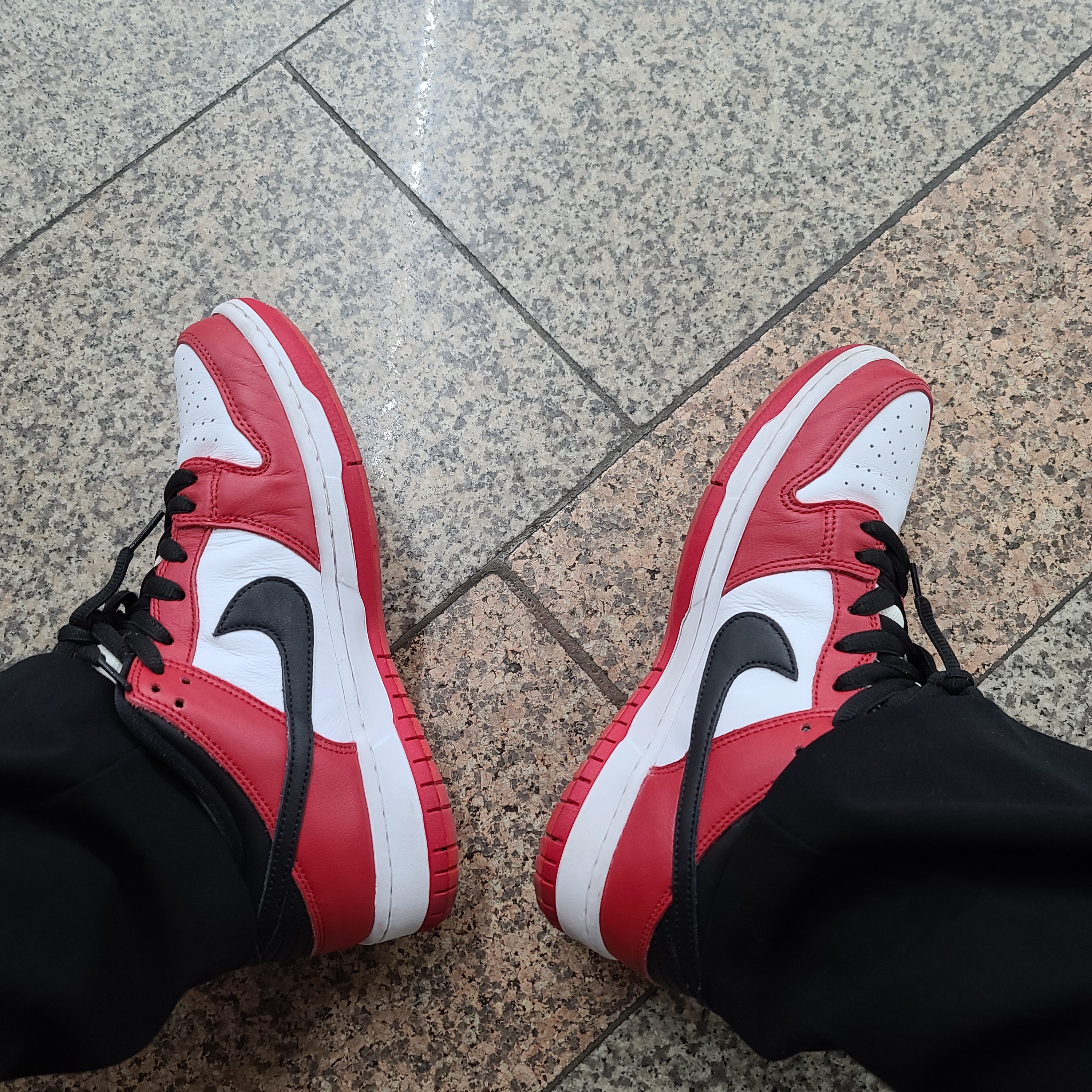 Nike SB Dunk Low Pro Chicago 착용 스타일 - 3