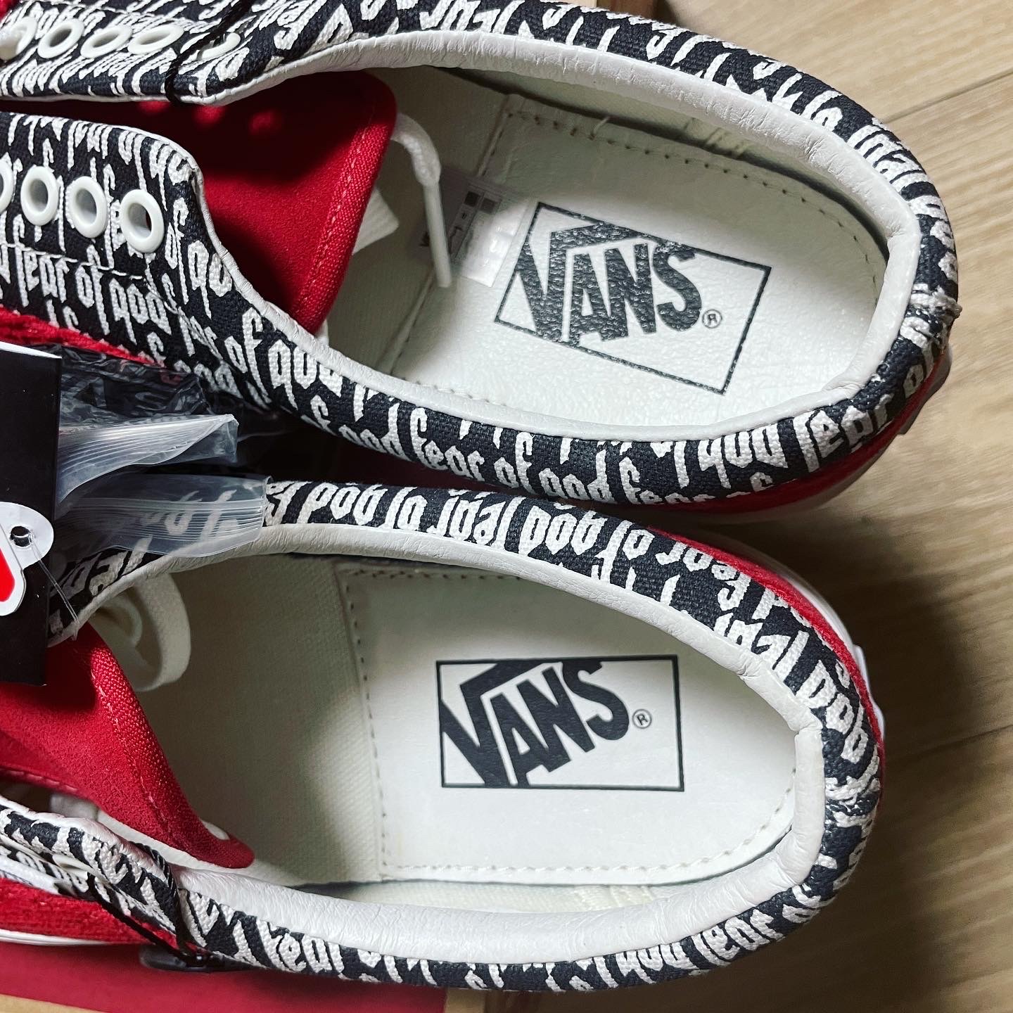Vans Vault x Fear of God OG Era 95 DX Red 착용 스타일 - 5