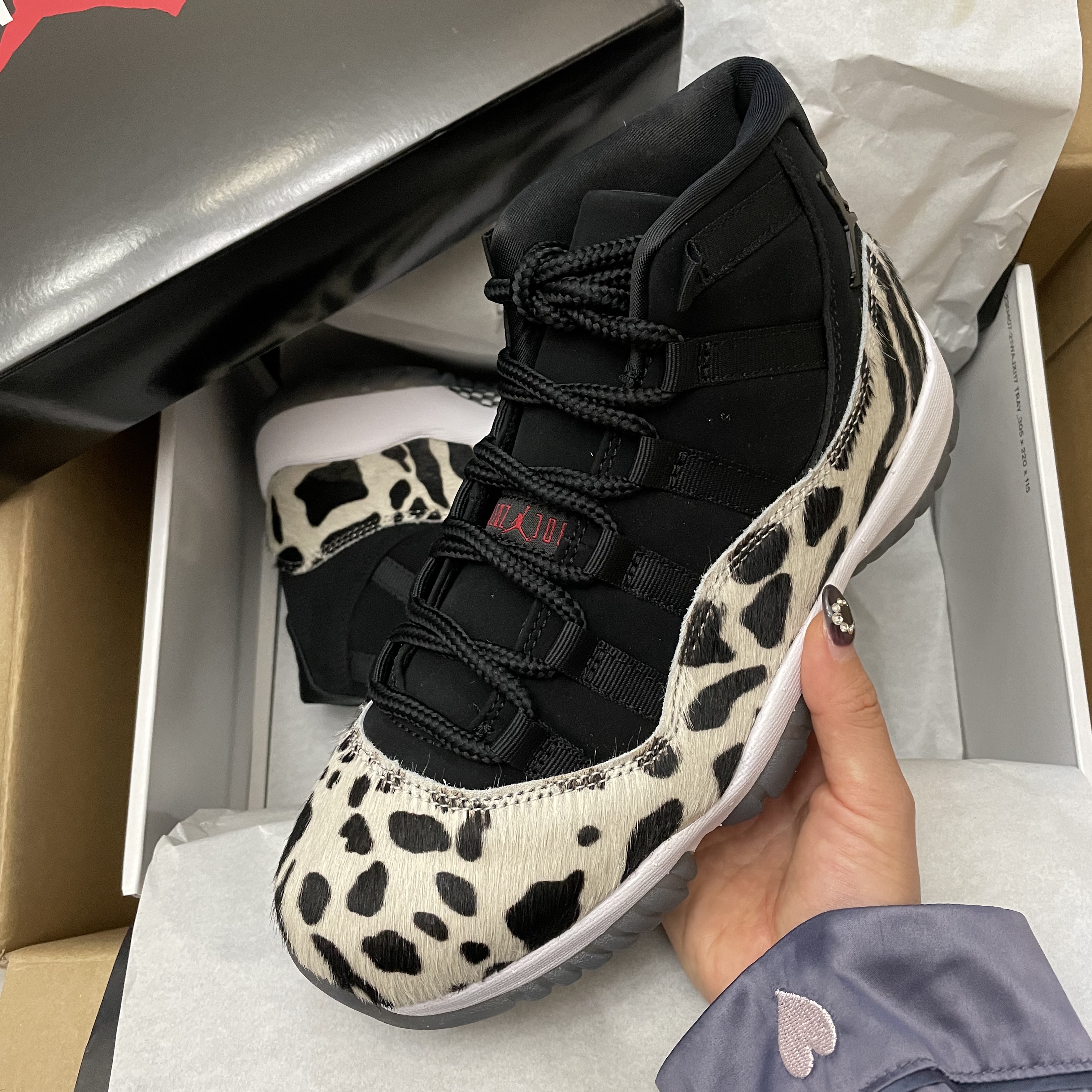 (W) Jordan 11 Retro Animal Instinct Black White 착용 스타일
