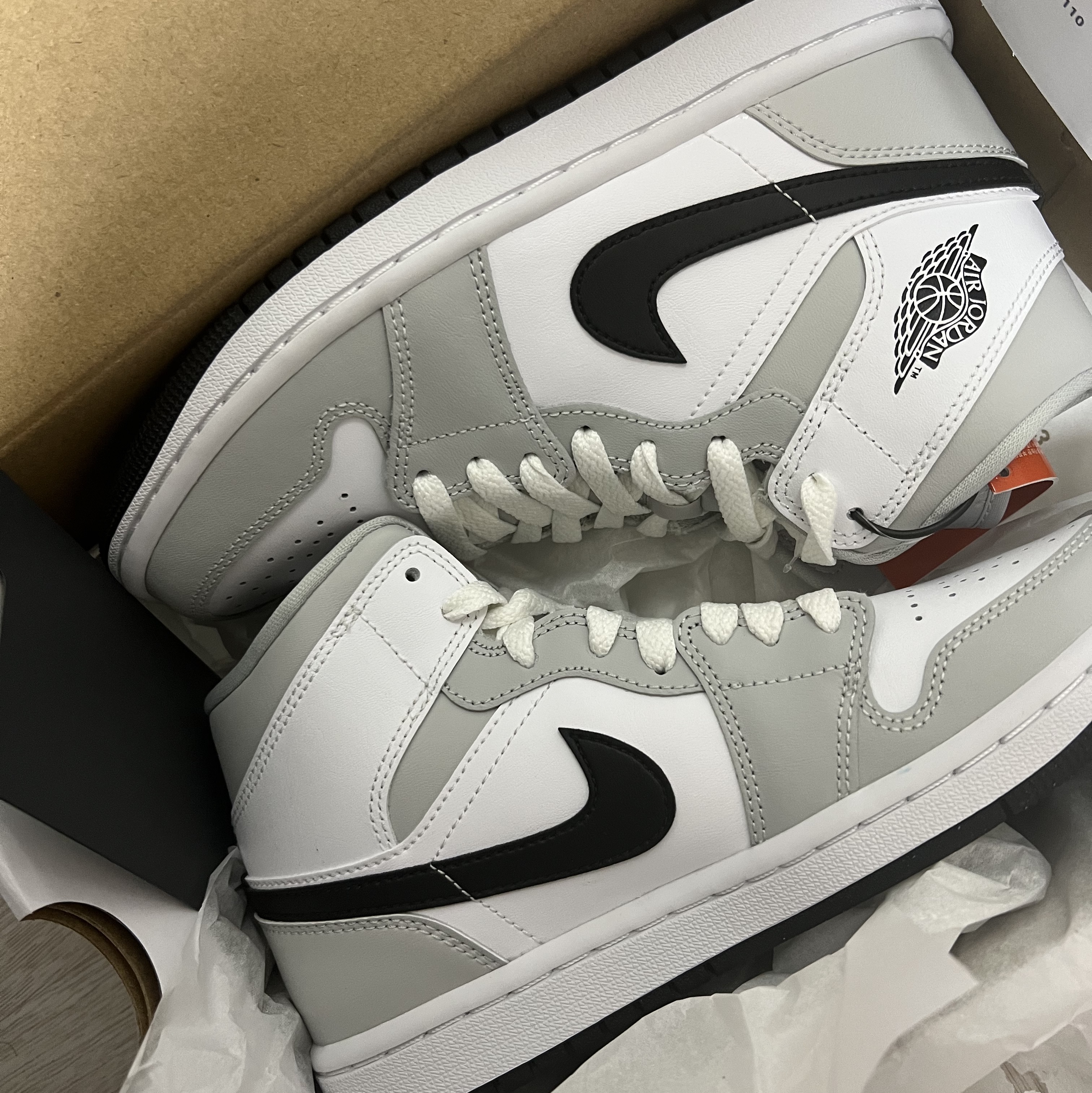 (W) Jordan 1 Mid Grey Fog 착용 스타일 - 1