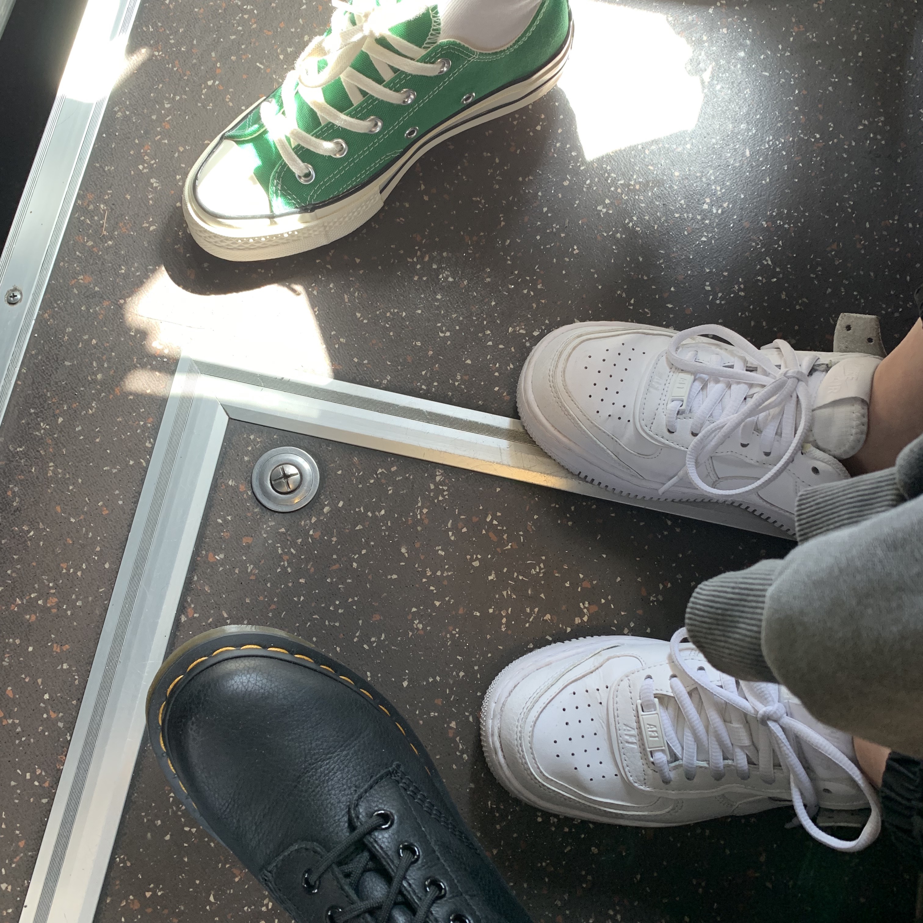 Converse Chuck 70 Ox Midnight Clover, (W) Nike Air Force 1 Shadow Triple White 착용 스타일