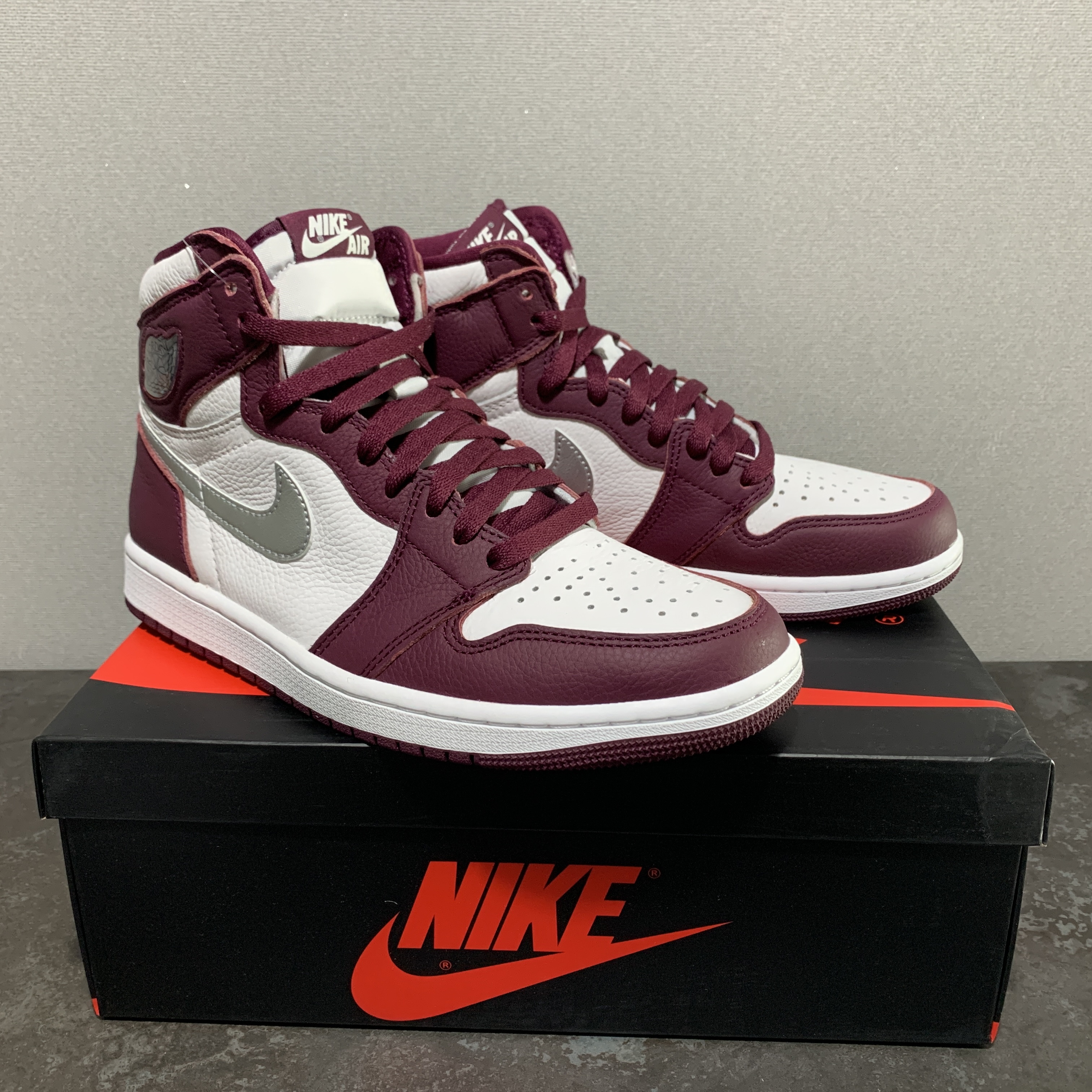 Jordan 1 Retro High OG Bordeaux 착용 스타일 - 2