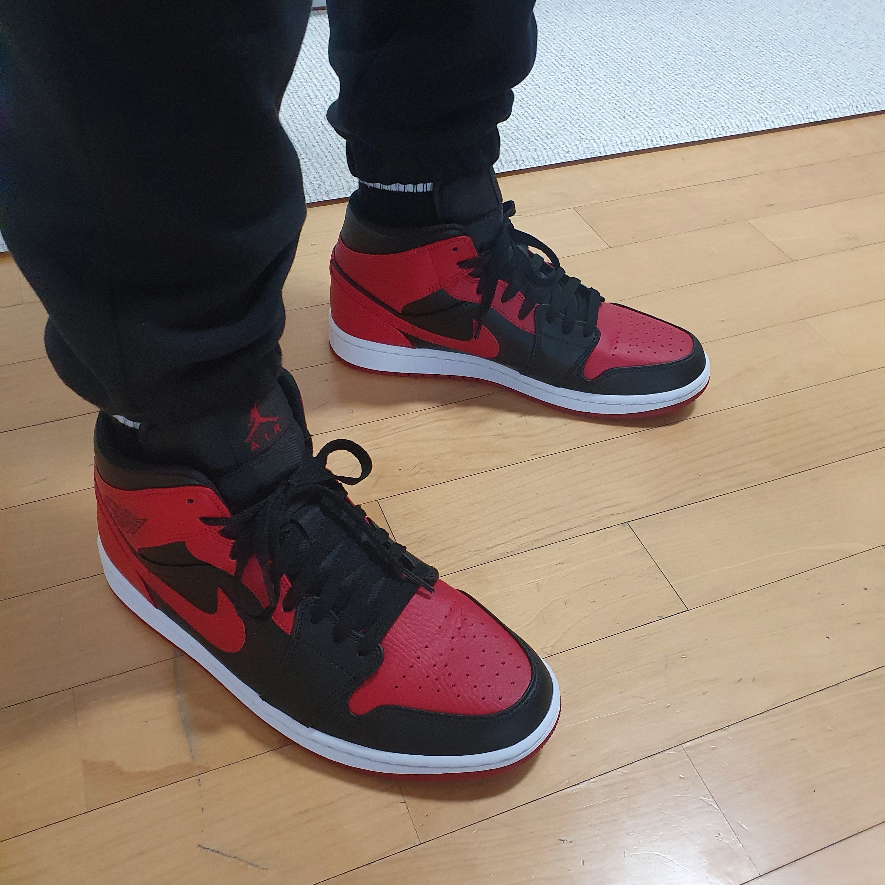 Jordan 1 Mid Bred Banned 2020 착용 스타일 - 2