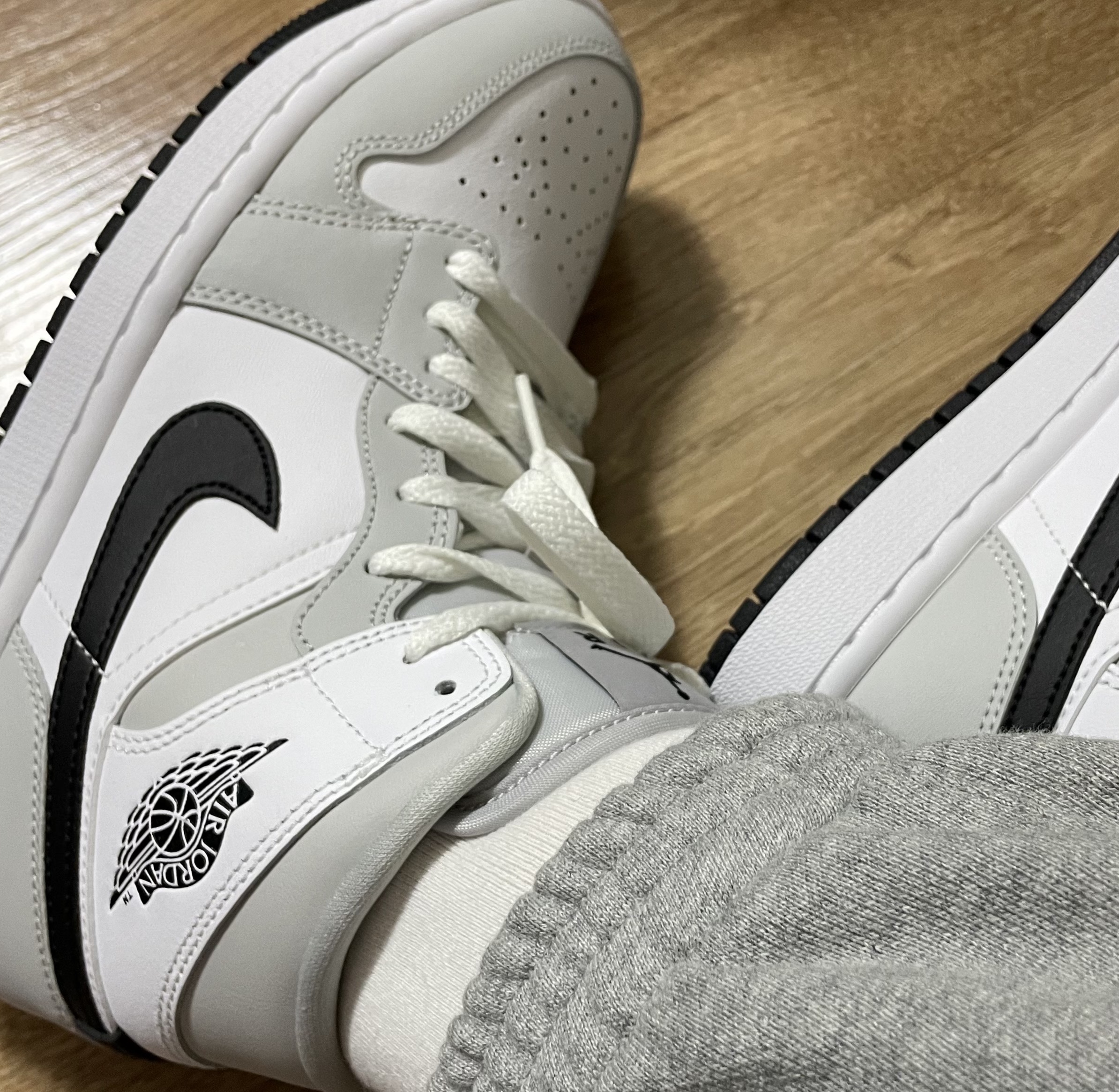 (W) Jordan 1 Mid Grey Fog 착용 스타일 - 3