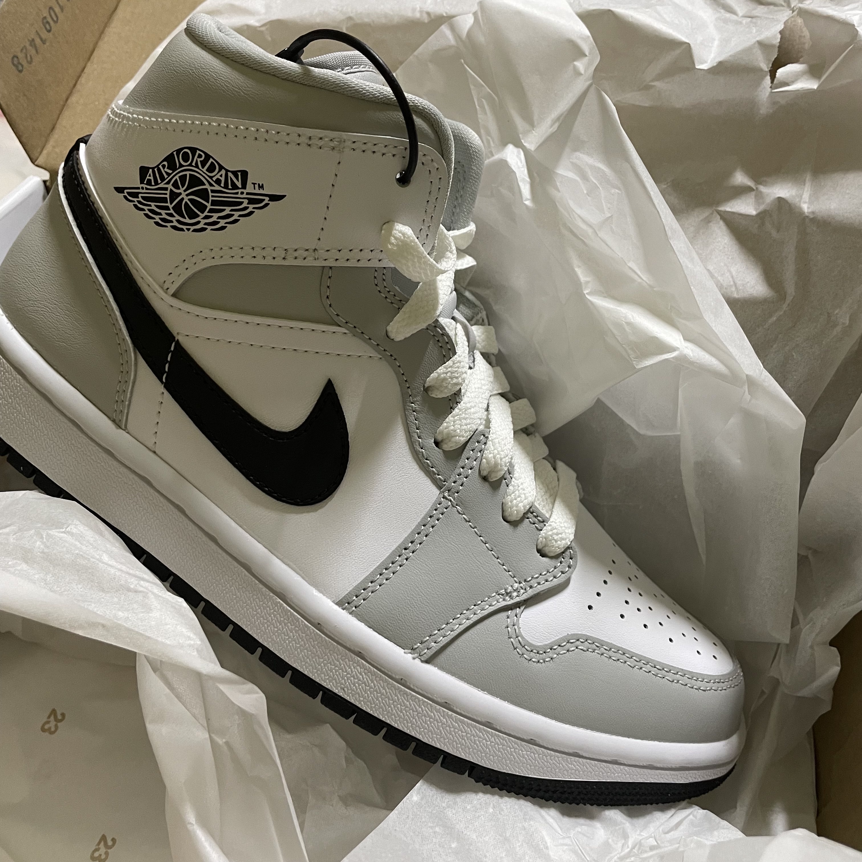 (W) Jordan 1 Mid Grey Fog 착용 스타일 - 2