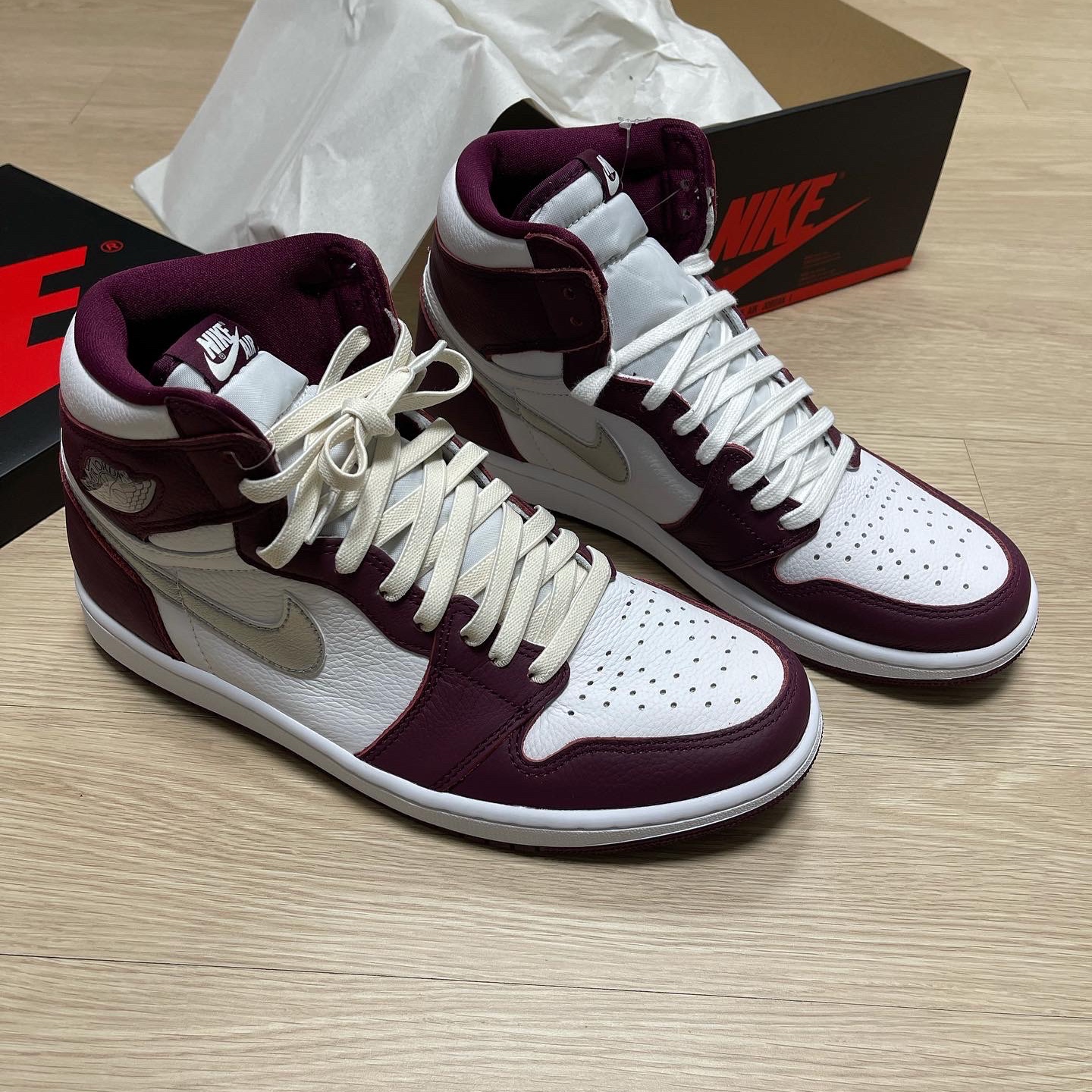 Jordan 1 Retro High OG Bordeaux 착용 스타일 - 2