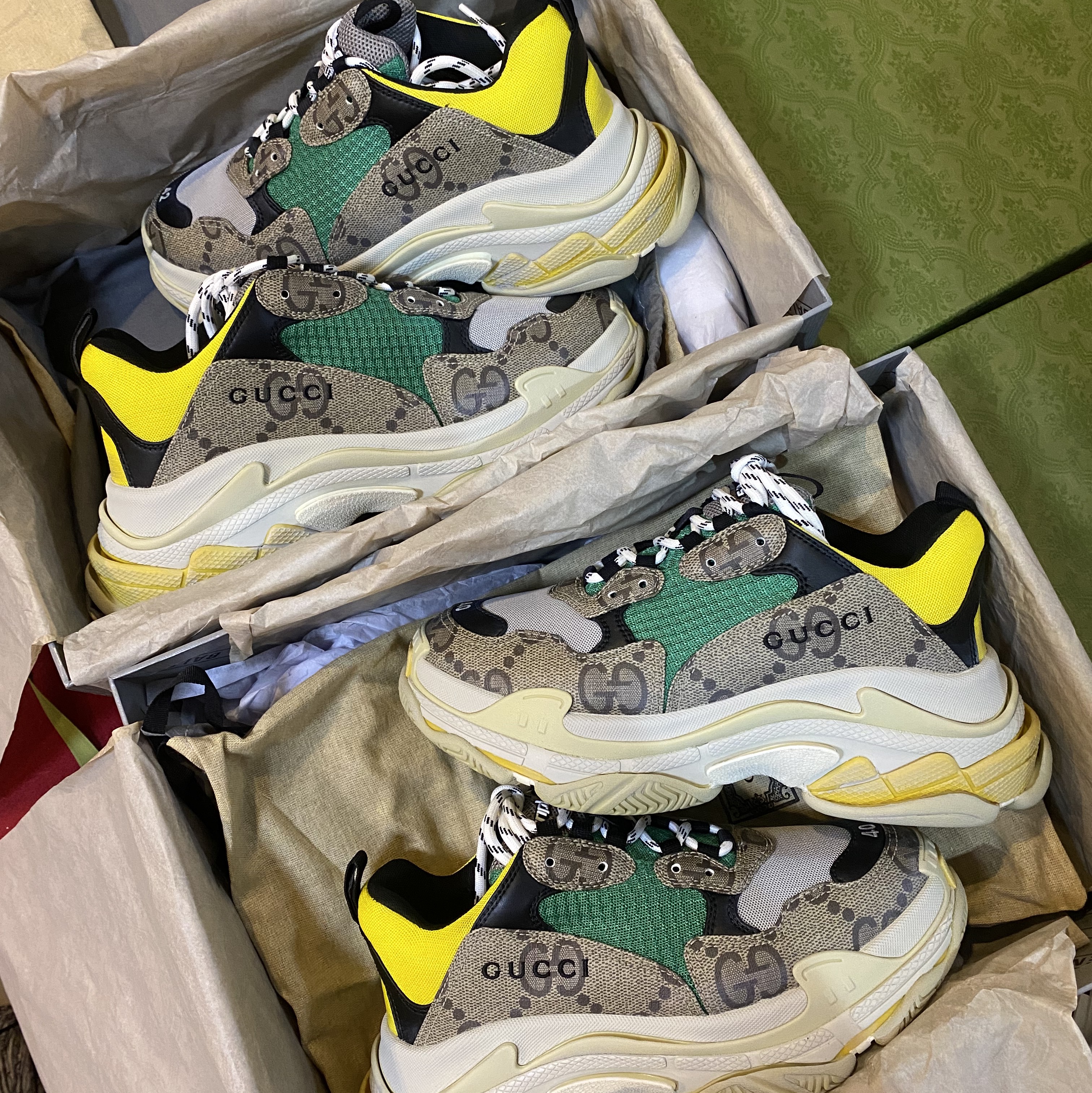 Balenciaga x Gucci The Hacker Project Triple S Sneakers Beige Ebony GG Supreme Yellow Green 착용 스타일 - 2
