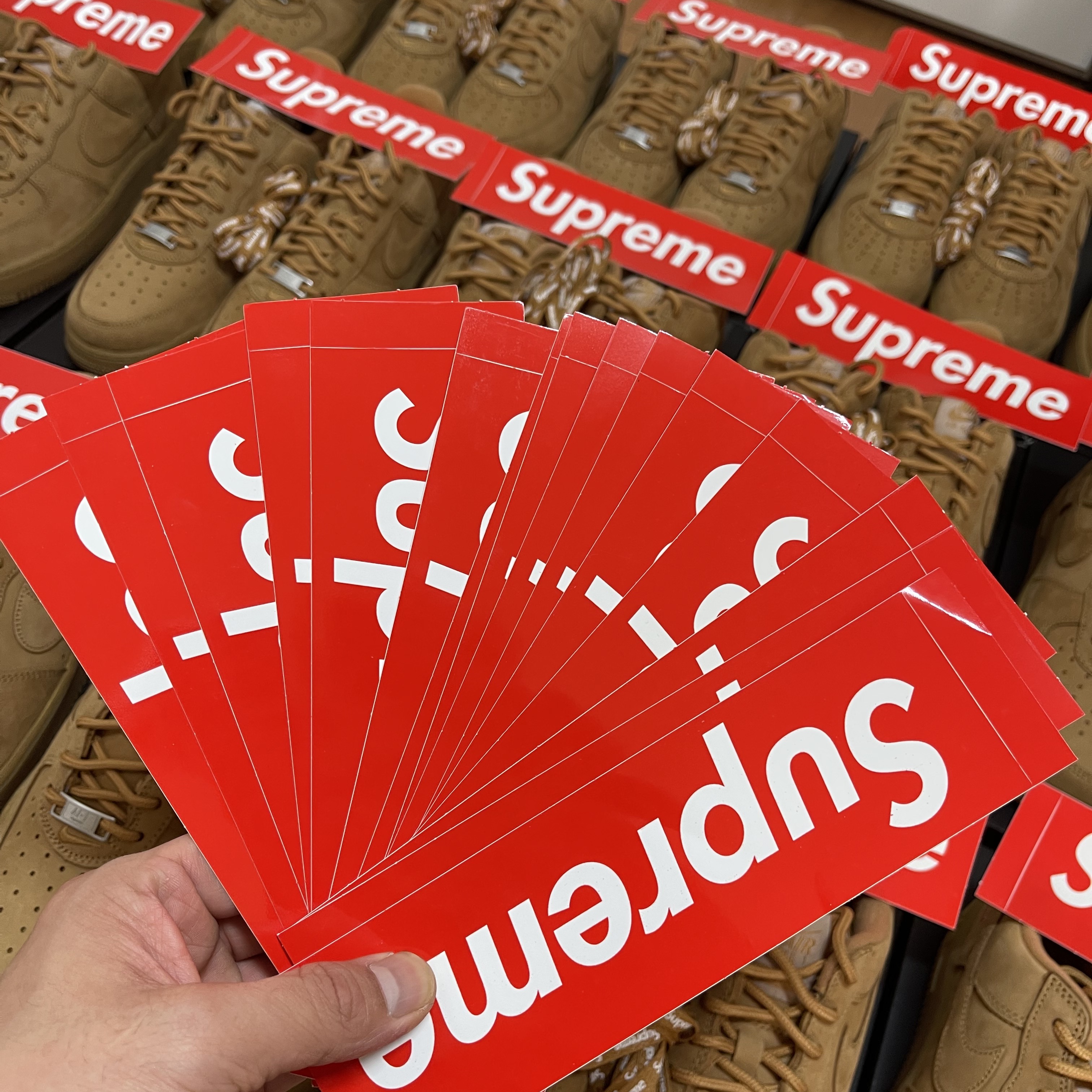 Nike x Supreme Air Force 1 Low Flax 착용 스타일
