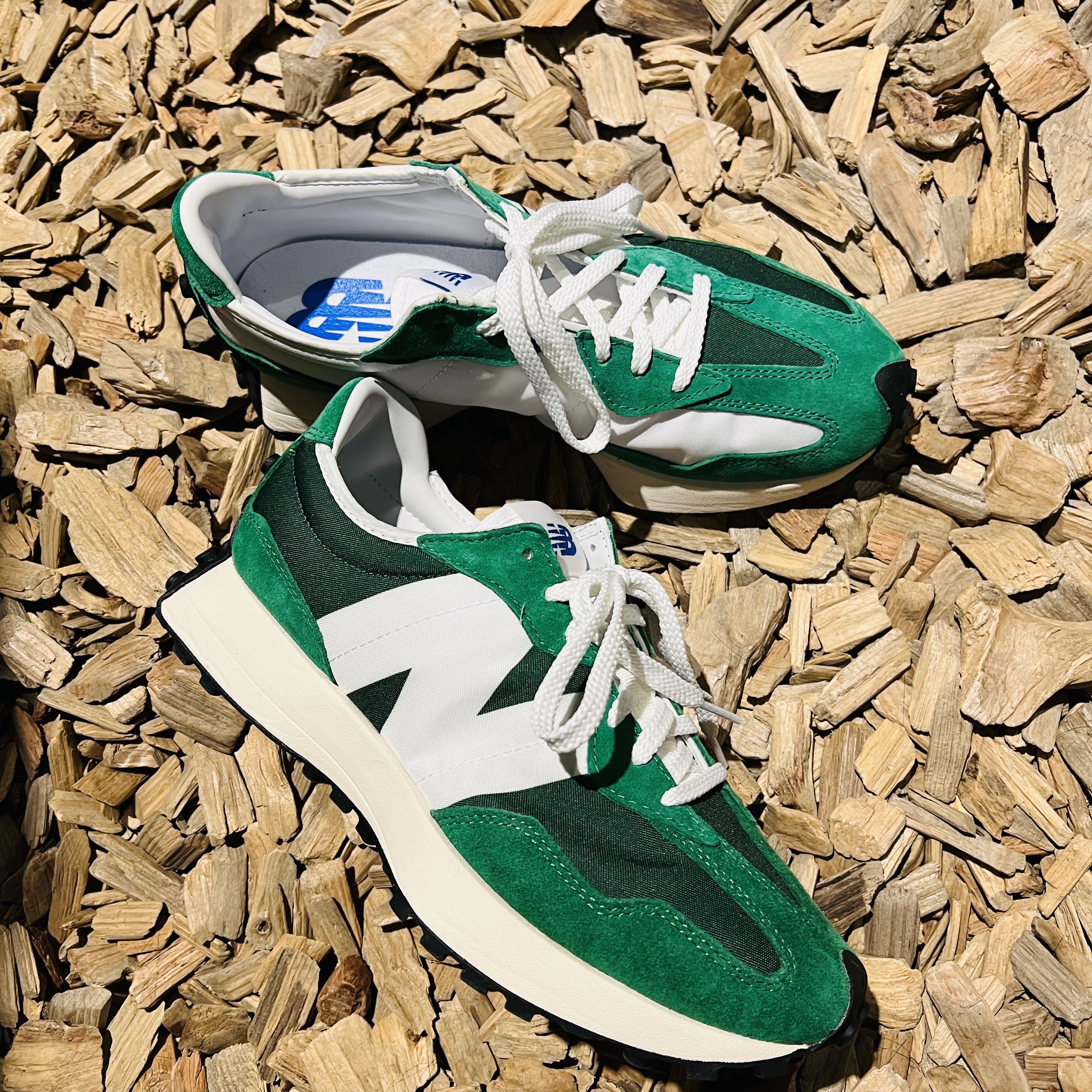 New Balance 327 Varsity Green 착용 스타일 - 2