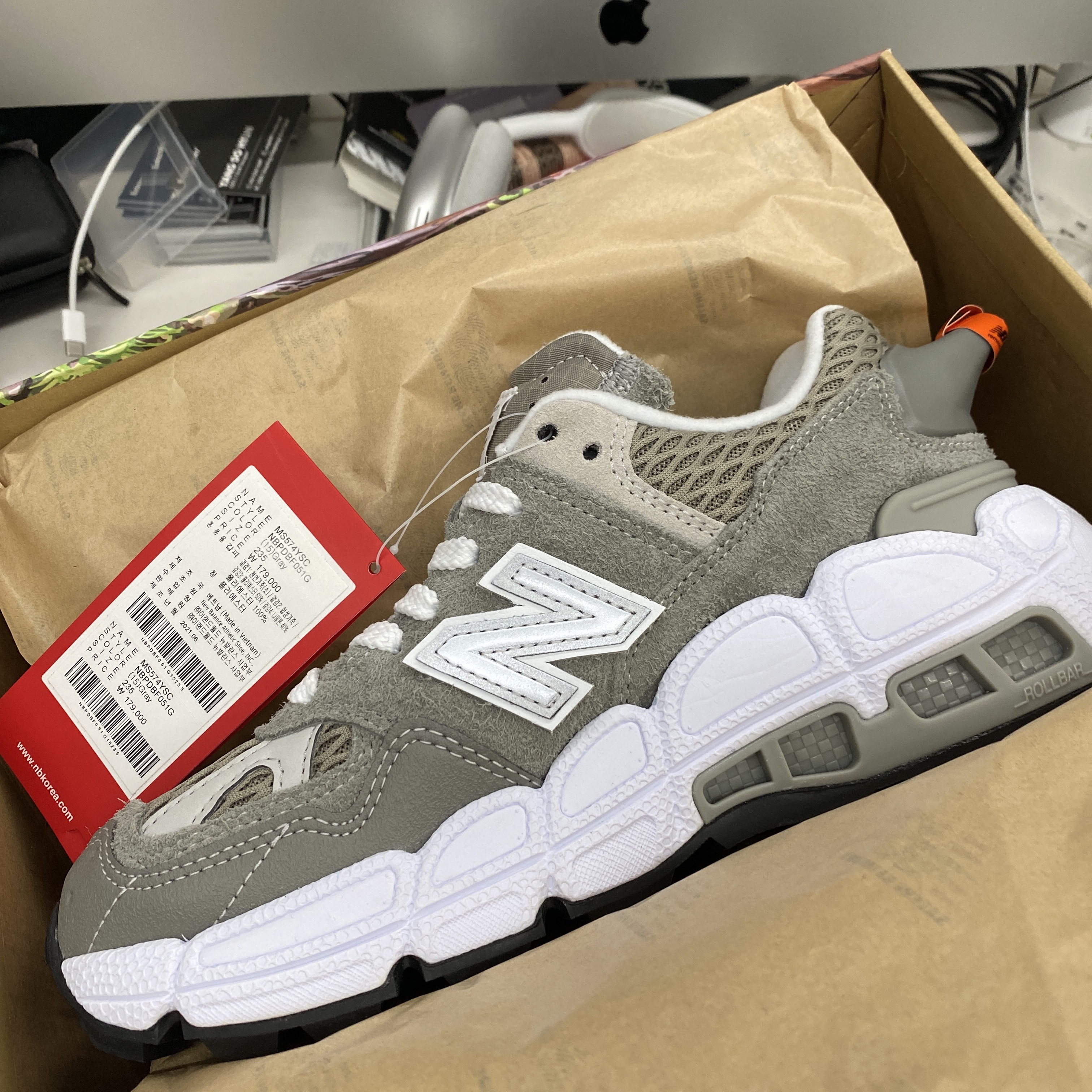 New Balance x Salehe Bembury 574 Yurt Shark Skin 착용 스타일