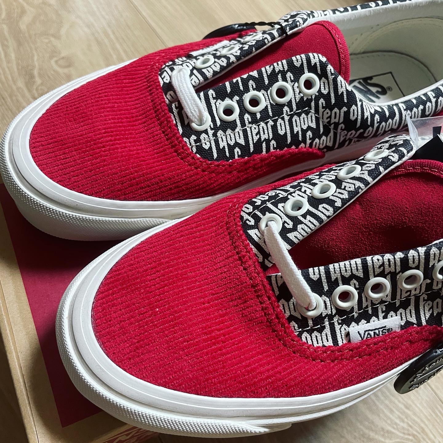 Vans Vault x Fear of God OG Era 95 DX Red 착용 스타일 - 4