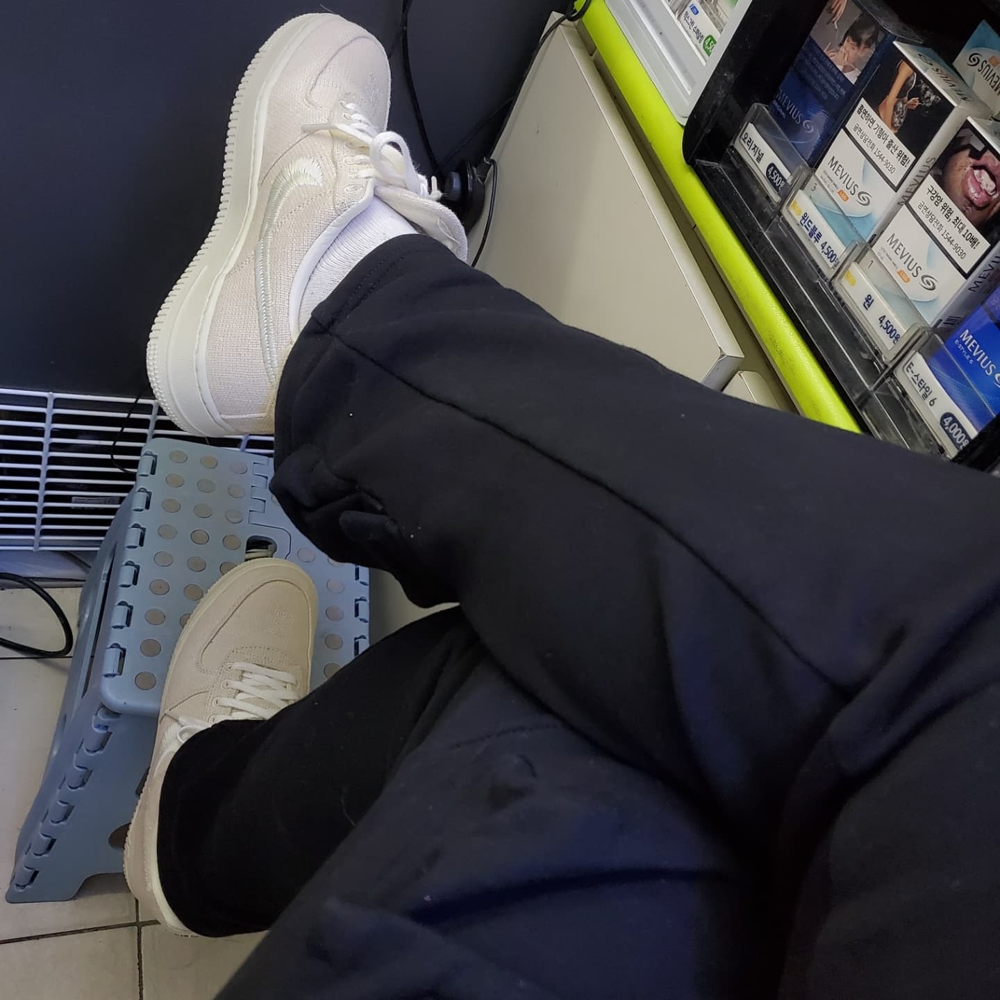 Nike x Fear of God Basketball Jacket String, Nike x Stussy Air Force 1 Low Fossil 착용 스타일 - 5