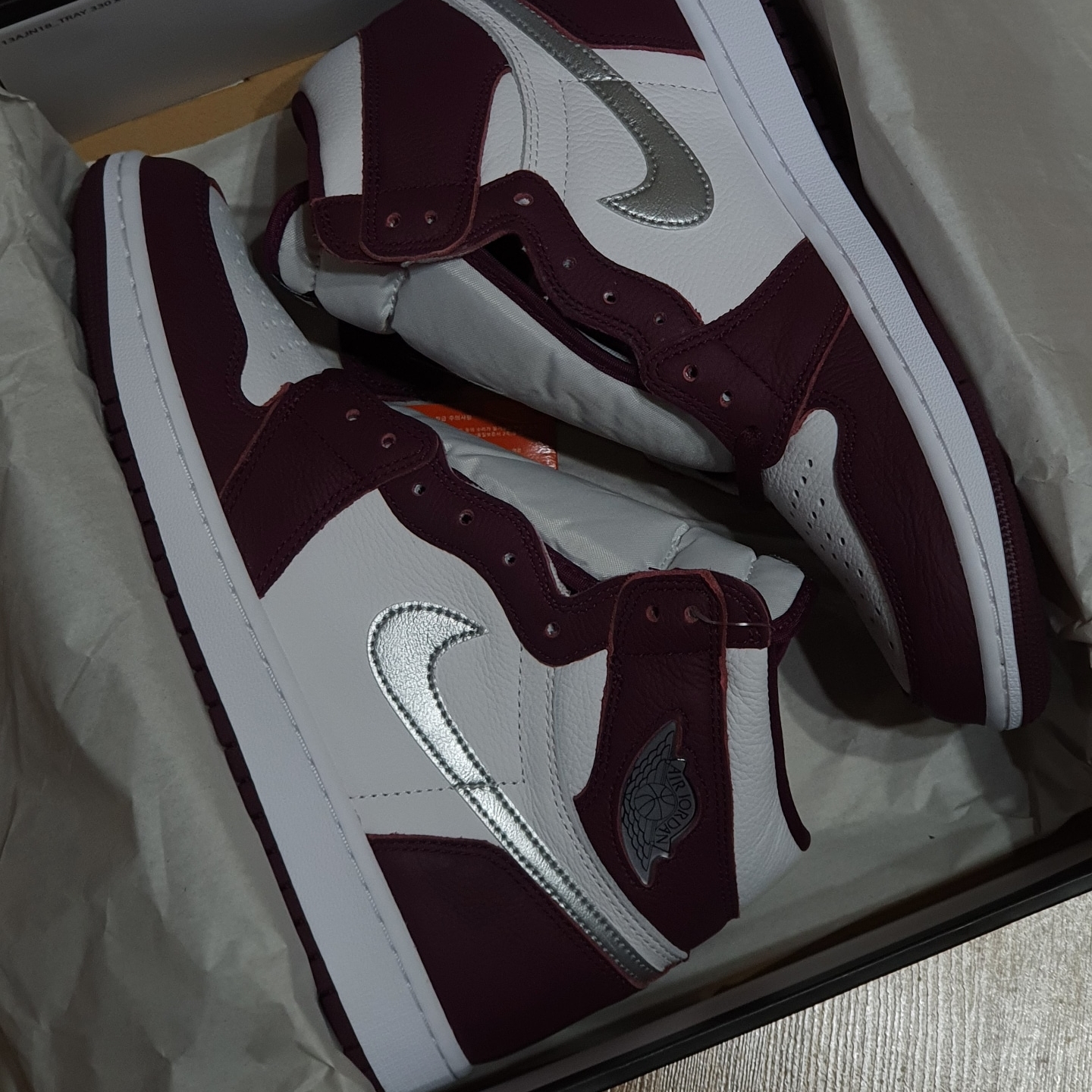 Jordan 1 Retro High OG Bordeaux 착용 스타일 - 2
