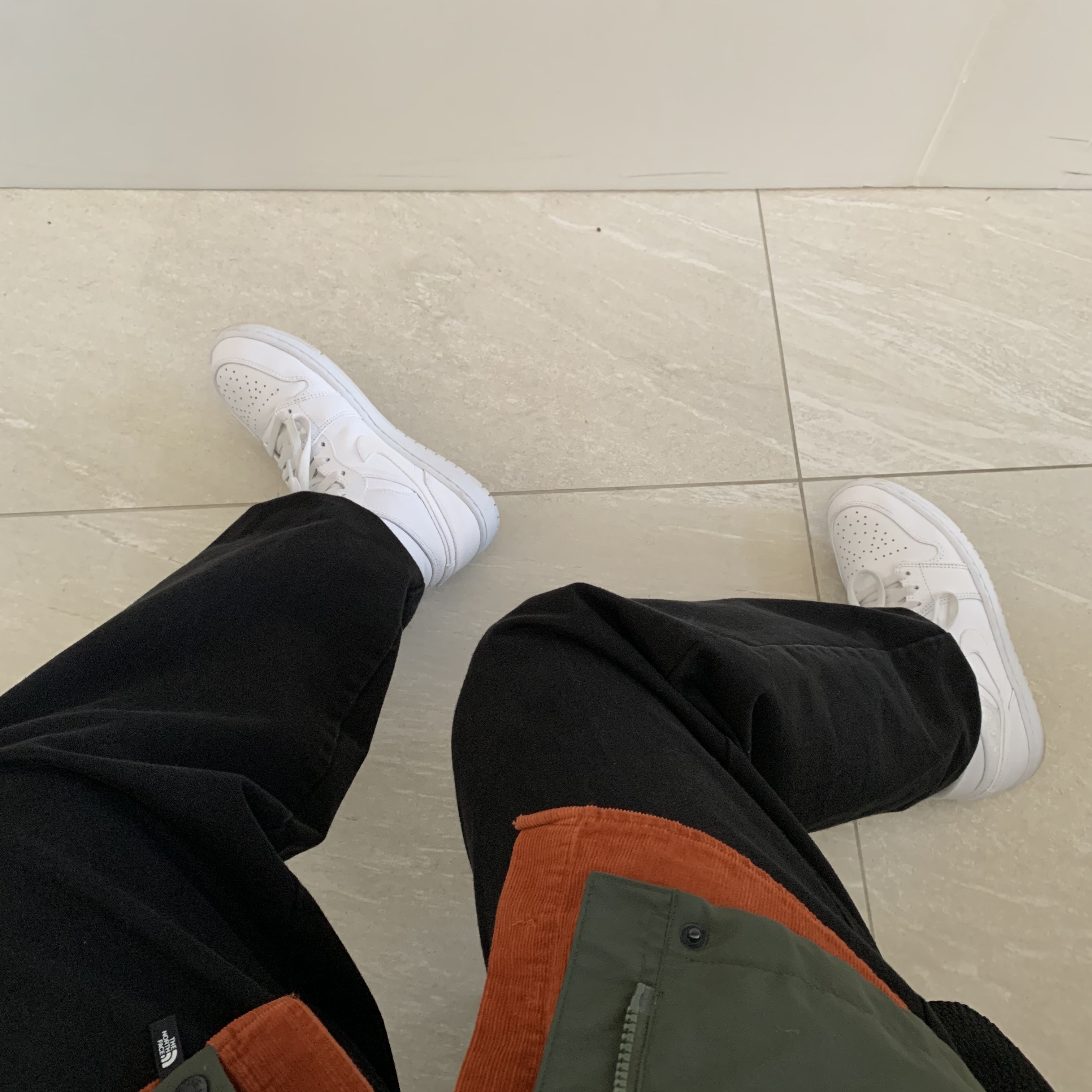 Jordan 1 Mid Triple White 착용 스타일 - 1