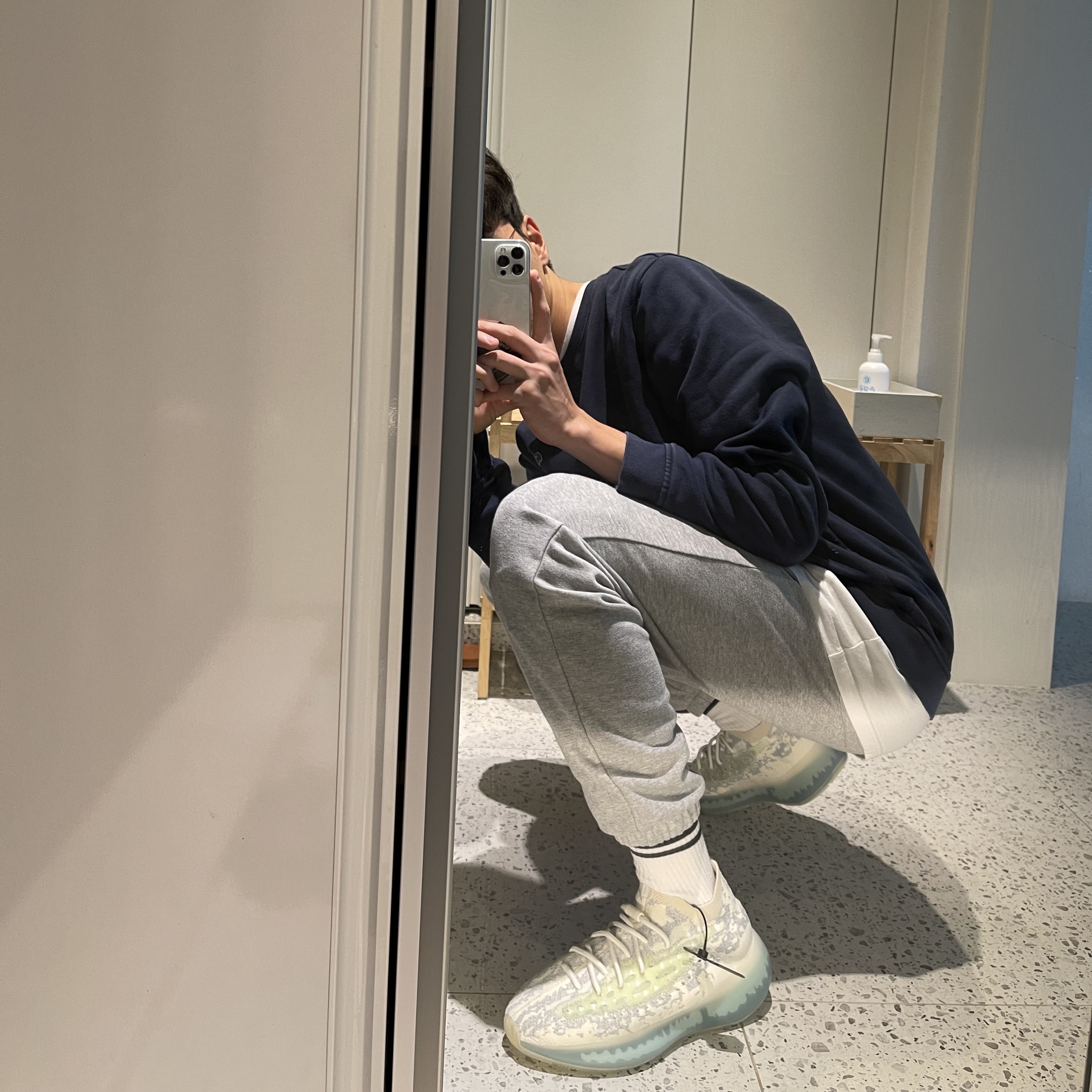 Adidas Yeezy Boost 380 Alien Blue - Reflective 착용 스타일