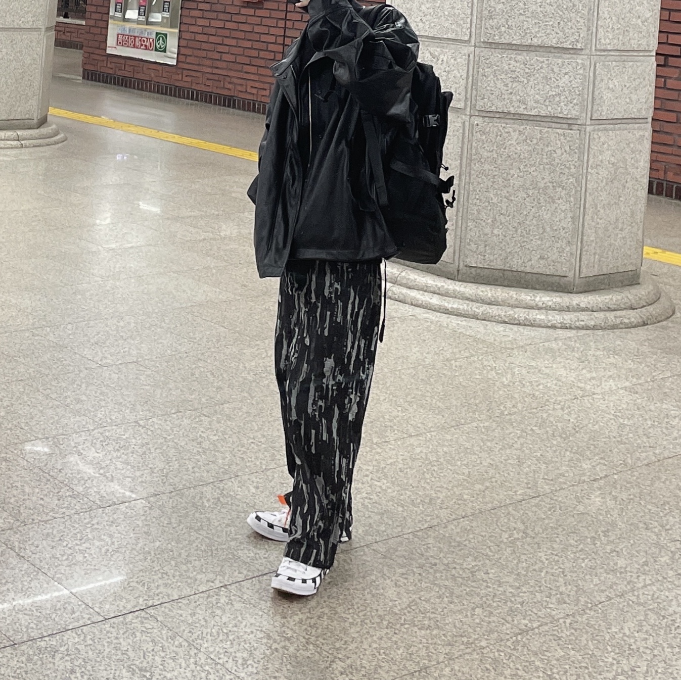 Converse x Off-White Chuck 70 High V2 2021 착용 스타일 - 1