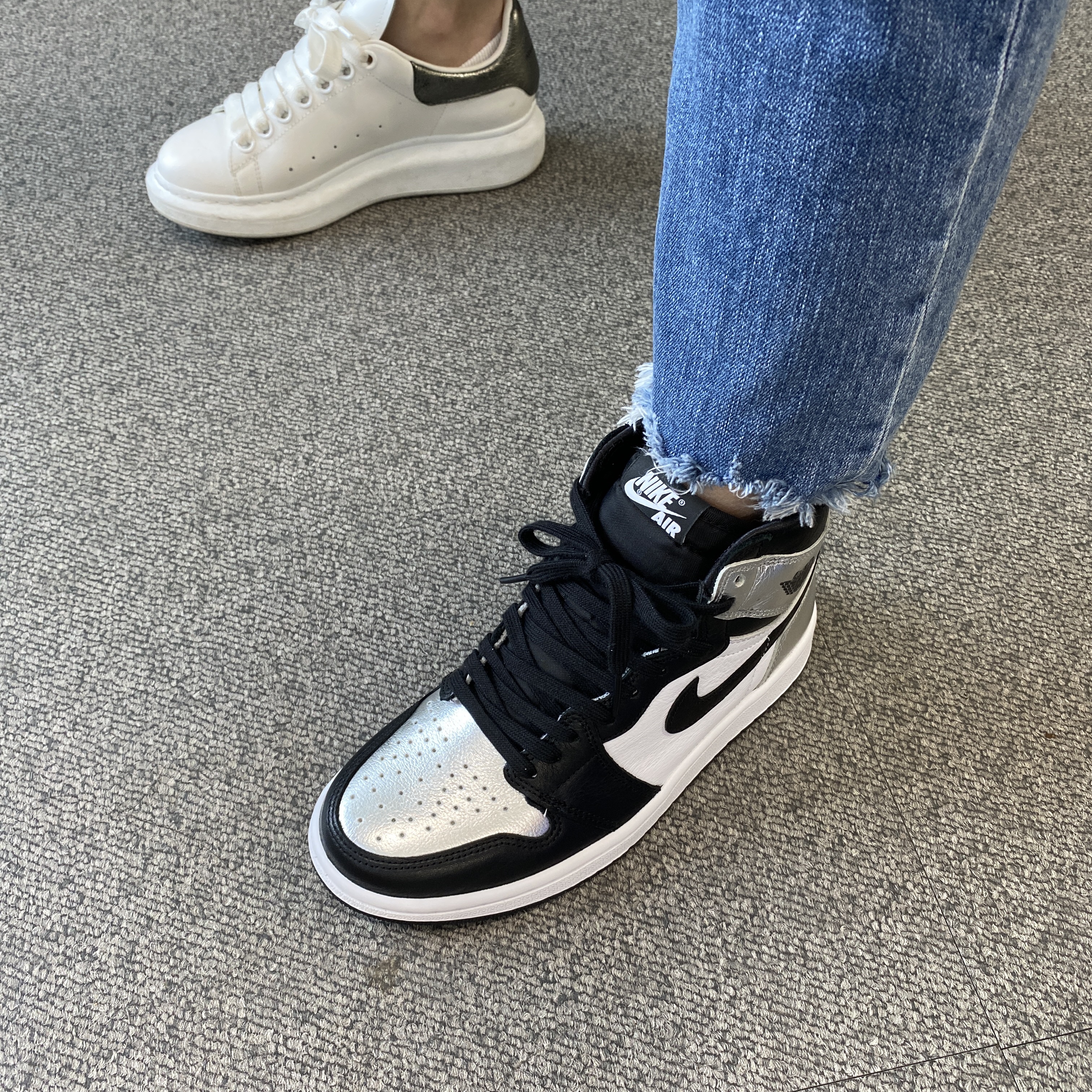 (W) Jordan 1 Retro High OG Silver Toe 착용 스타일 - 1