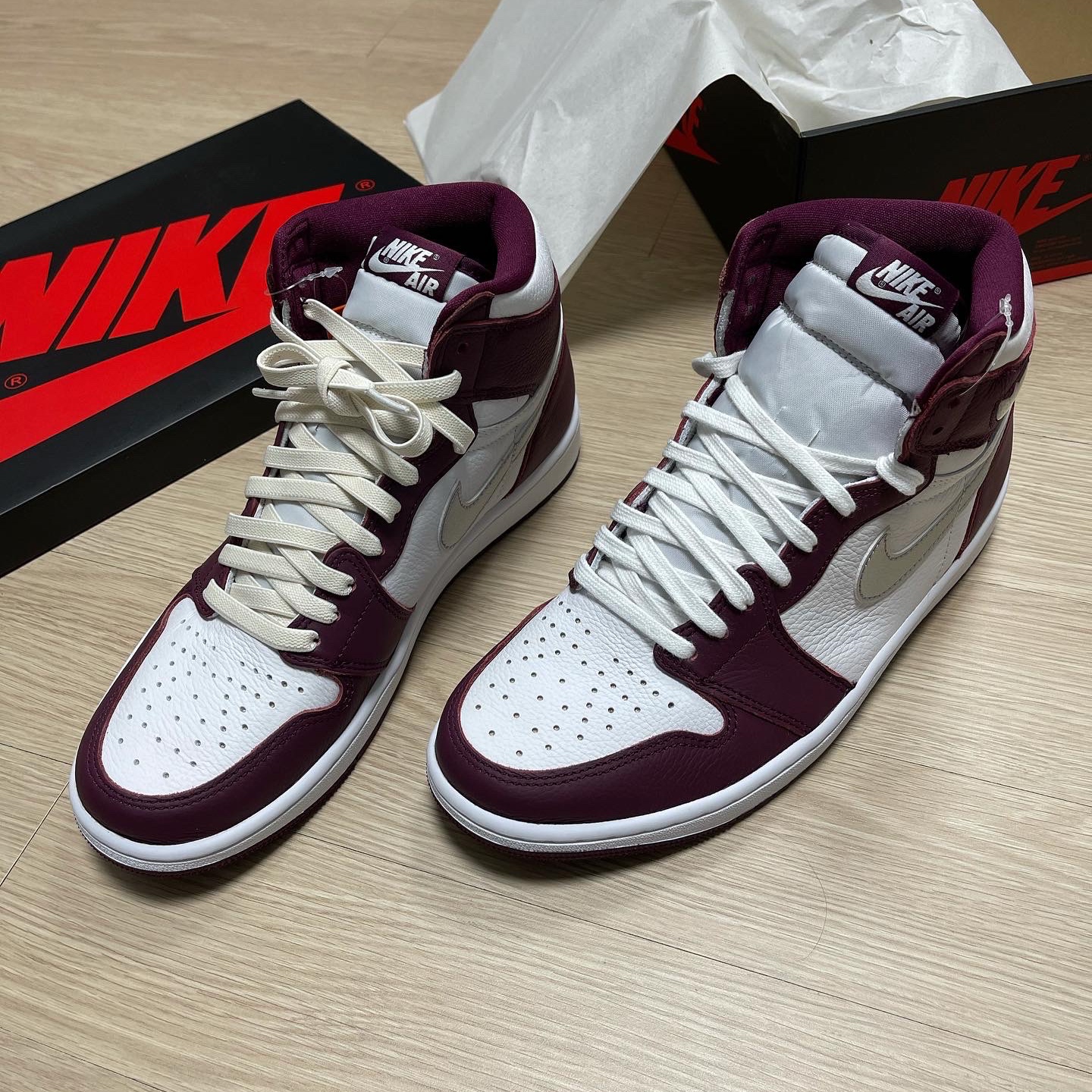 Jordan 1 Retro High OG Bordeaux 착용 스타일 - 3