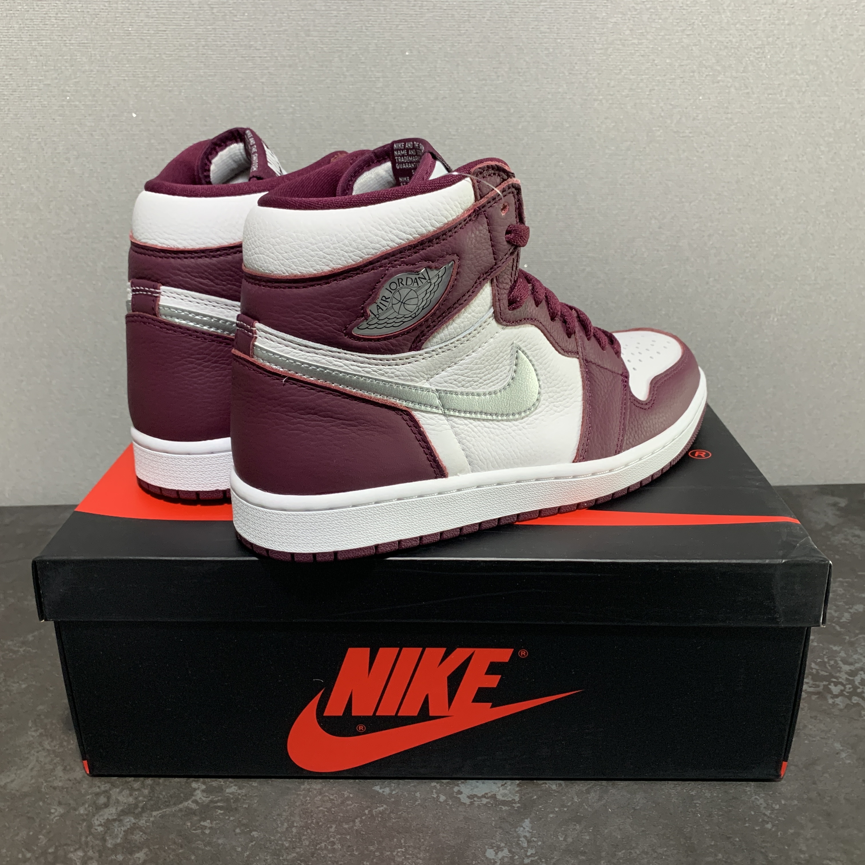 Jordan 1 Retro High OG Bordeaux 착용 스타일 - 4