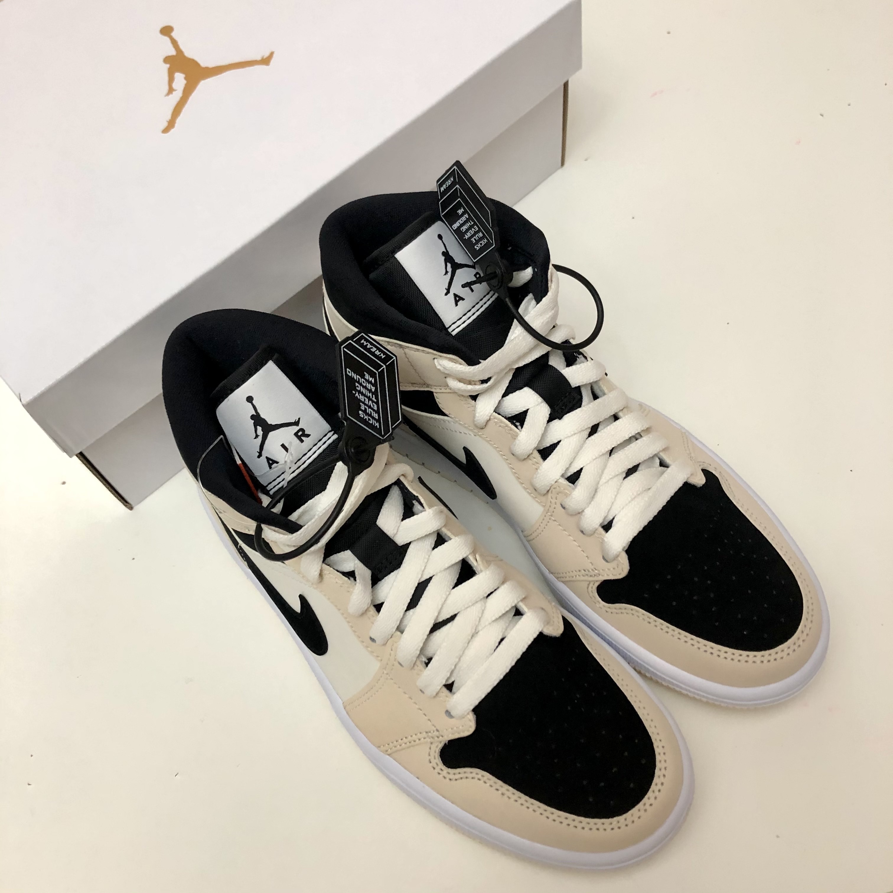 (W) Jordan 1 Mid Barely Orange 착용 스타일