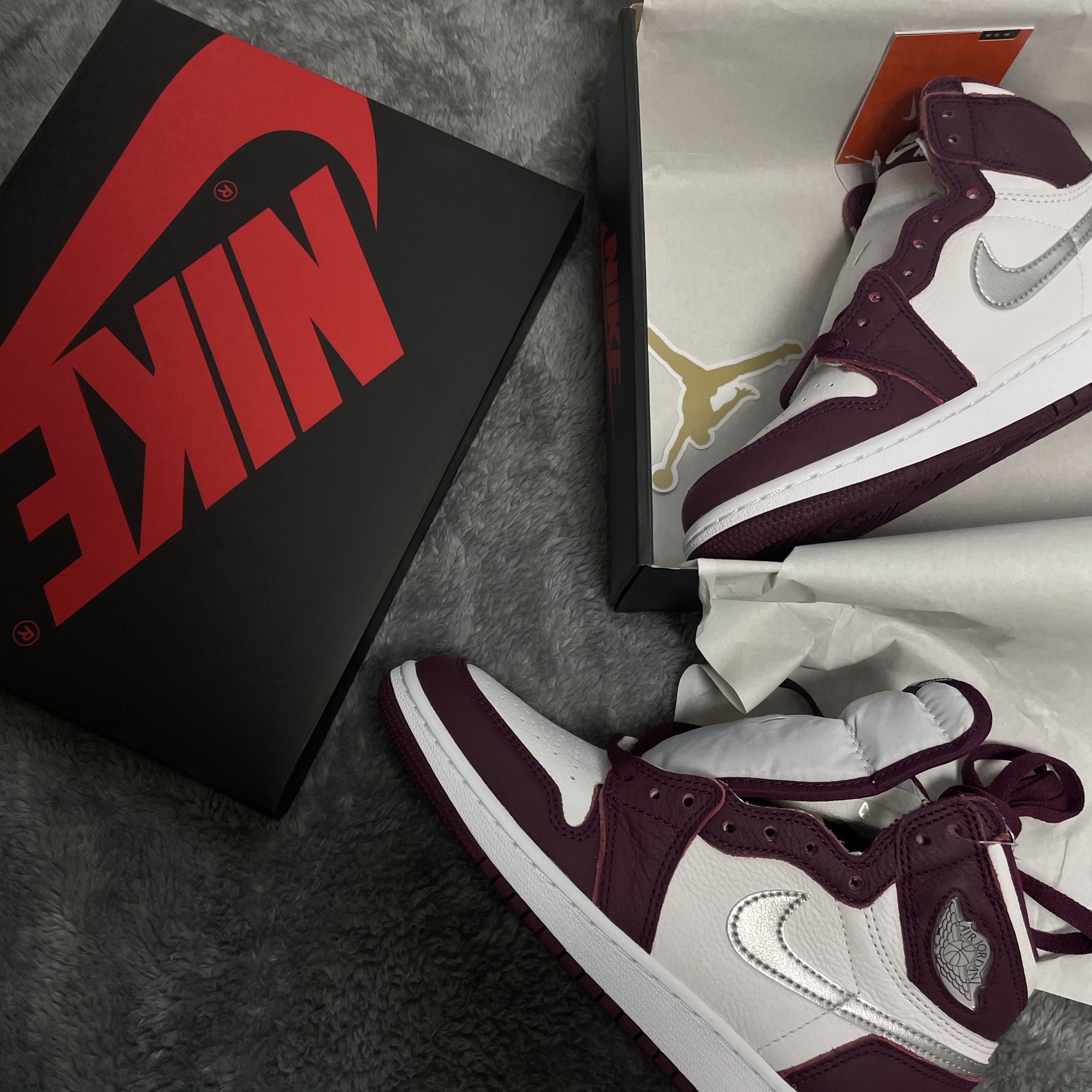 Jordan 1 Retro High OG Bordeaux, (GS) Jordan 1 Retro High OG Bordeaux 착용 스타일 - 2