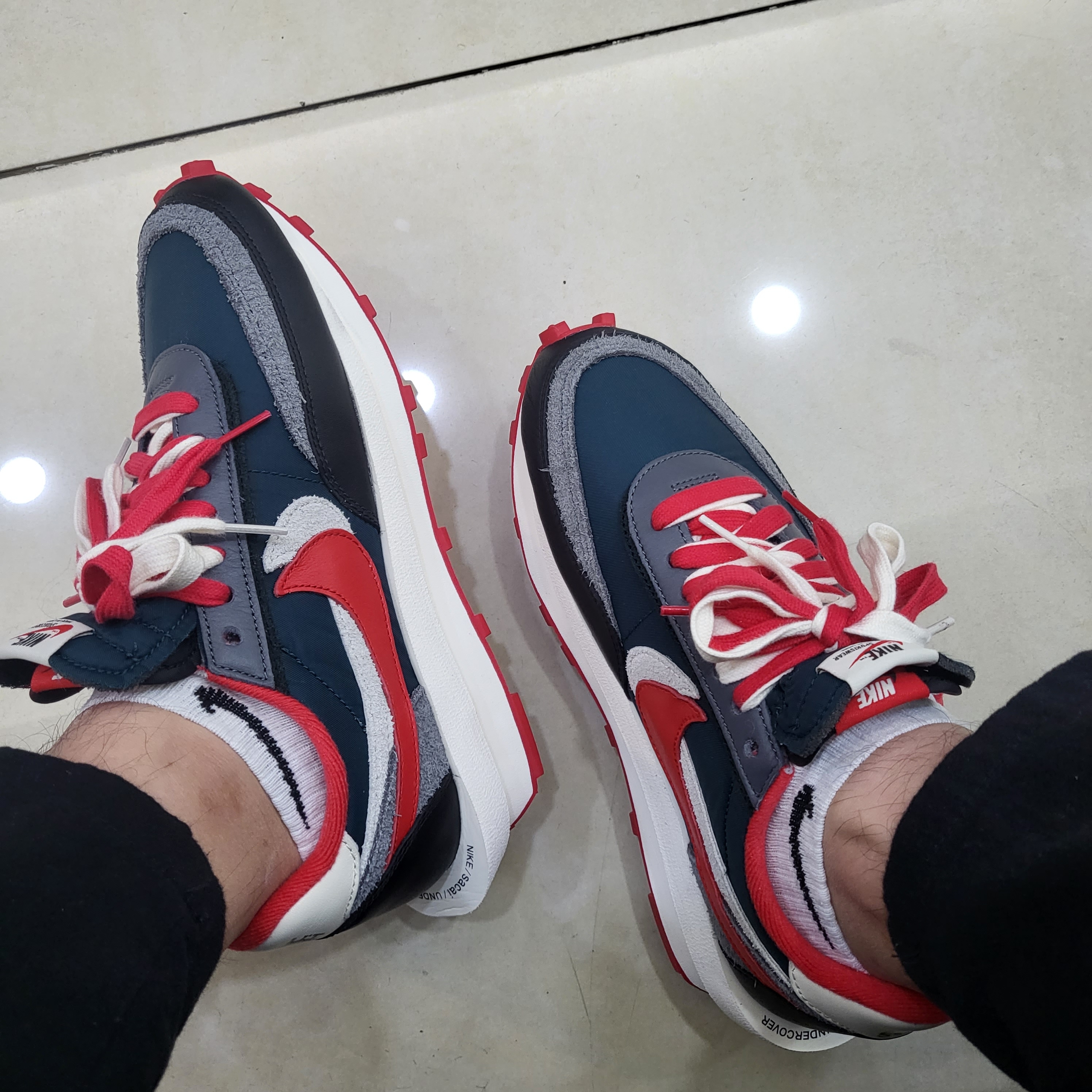 Nike x Sacai x Undercover LDWaffle Midnight Spruce University Red 착용 스타일