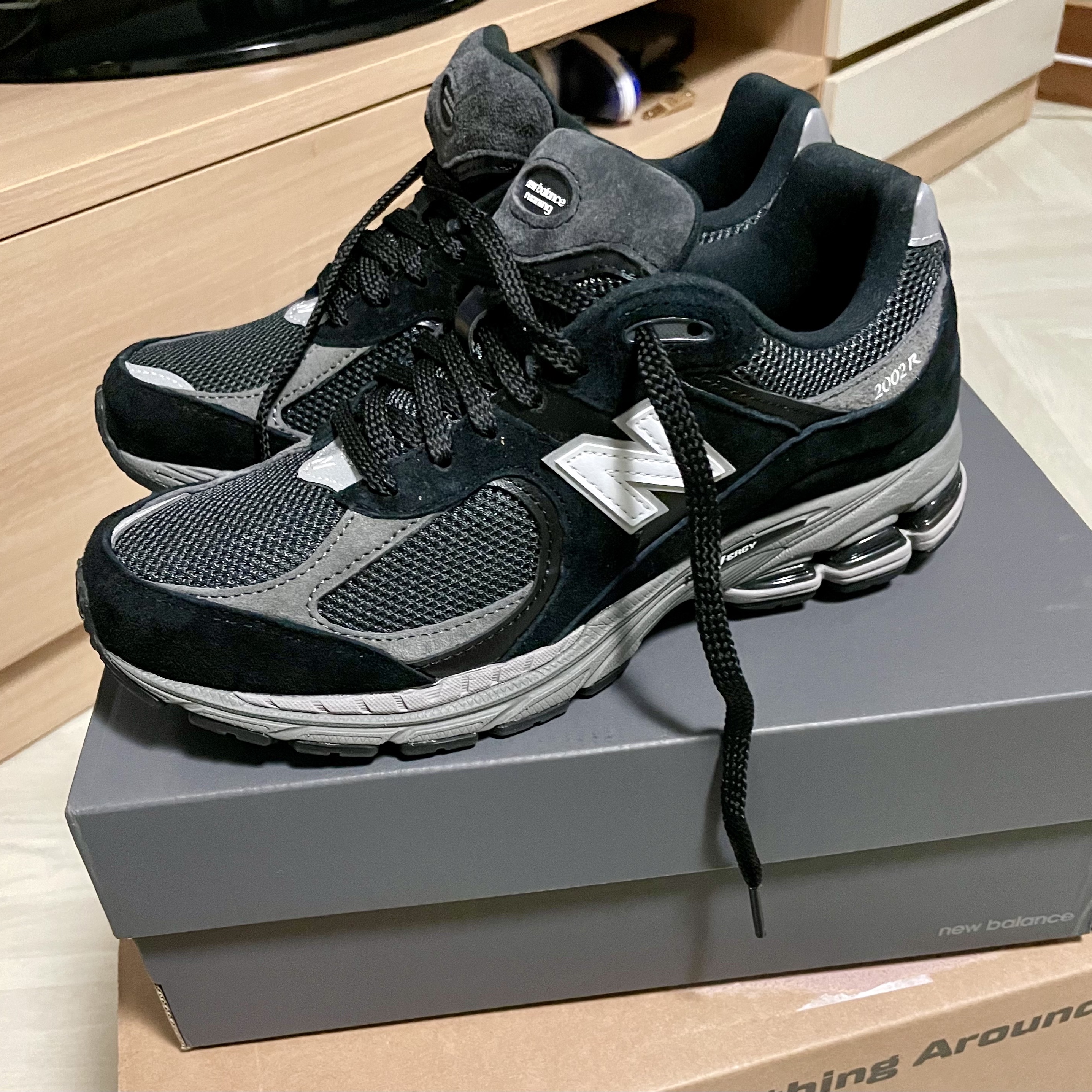 New Balance 2002R Black Dark Grey - JD Sports Exclusive 착용 스타일